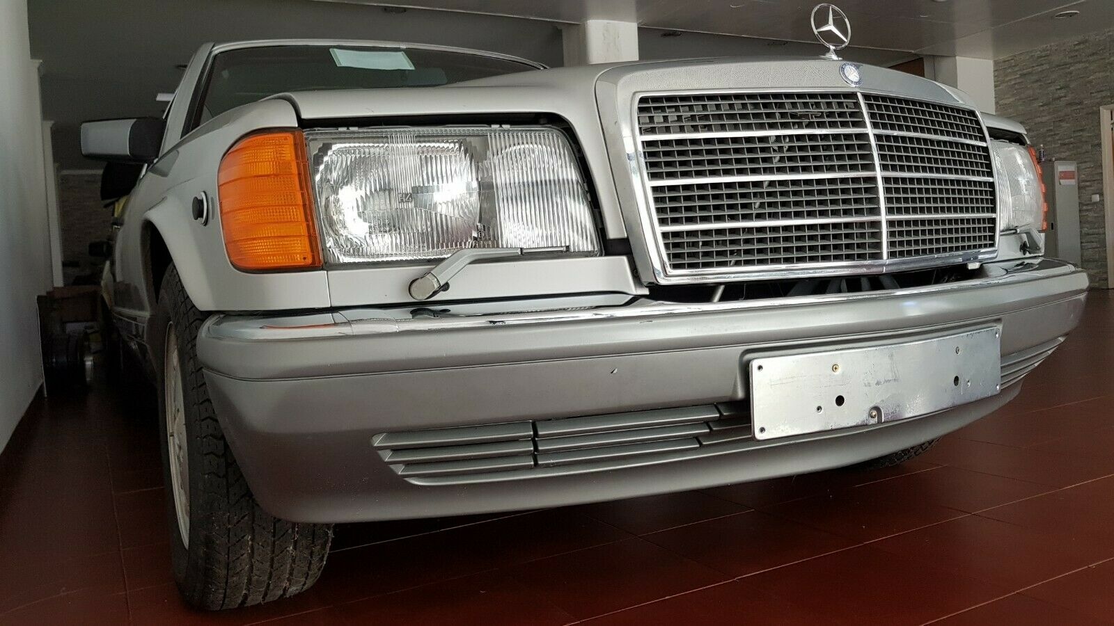 Mercedes 560 SEL doi 1986 rao ban 170.000 USD anh 1