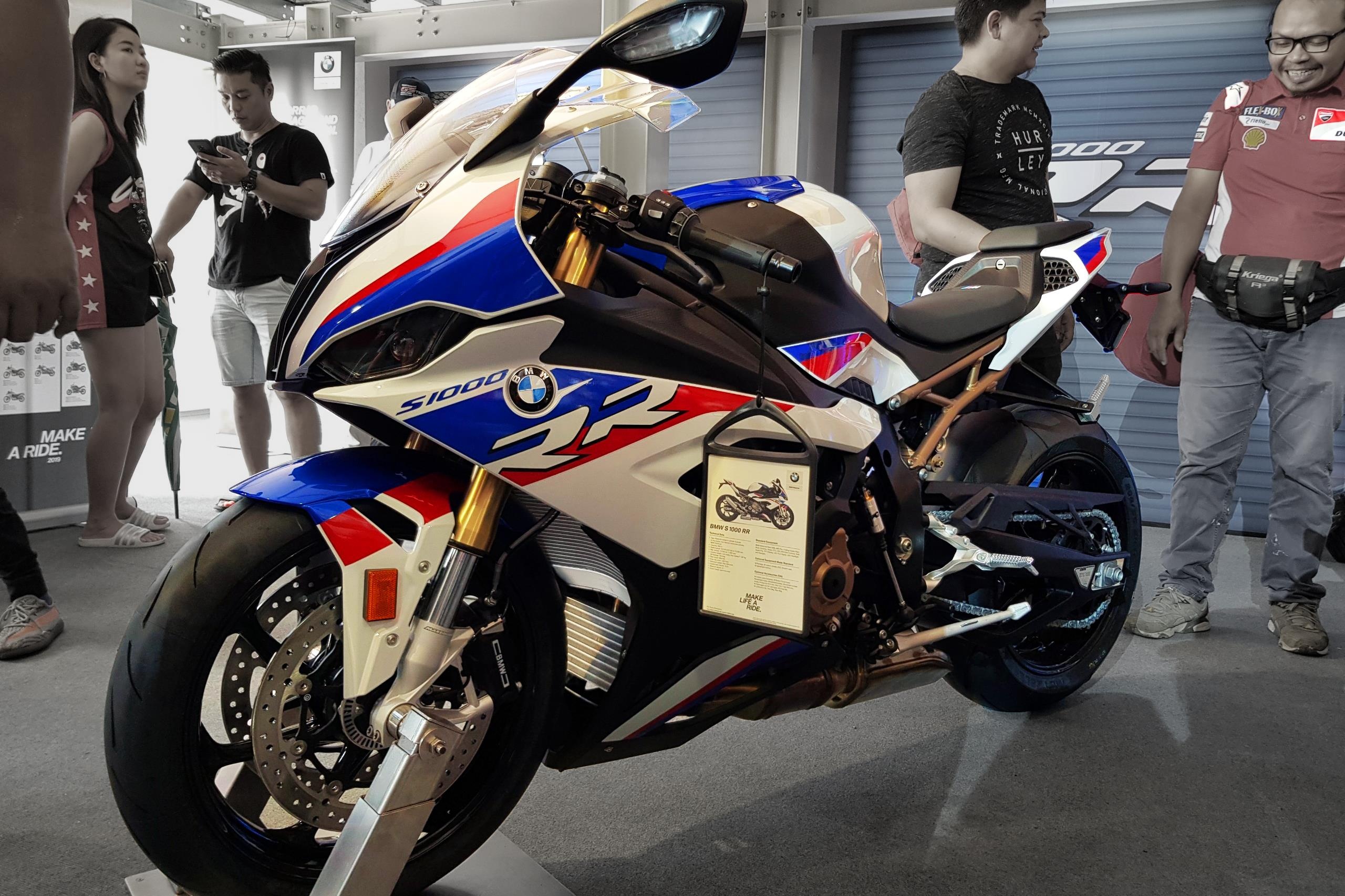 BMW S1000RR 2019 ra mat tai Malaysia, sap ve Viet Nam hinh anh