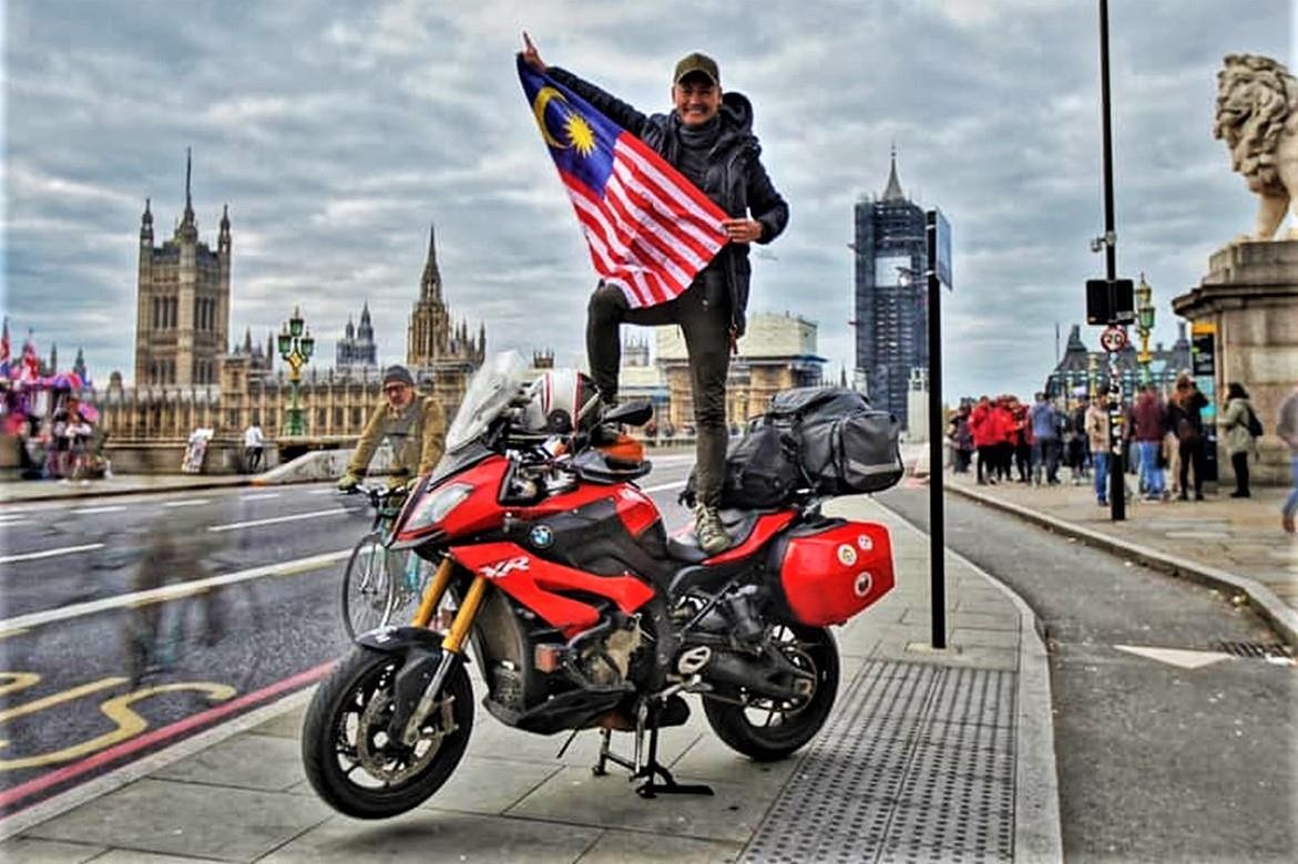 Biker Malaysia bi mat trom xe khi dang di vong quanh the gioi hinh anh