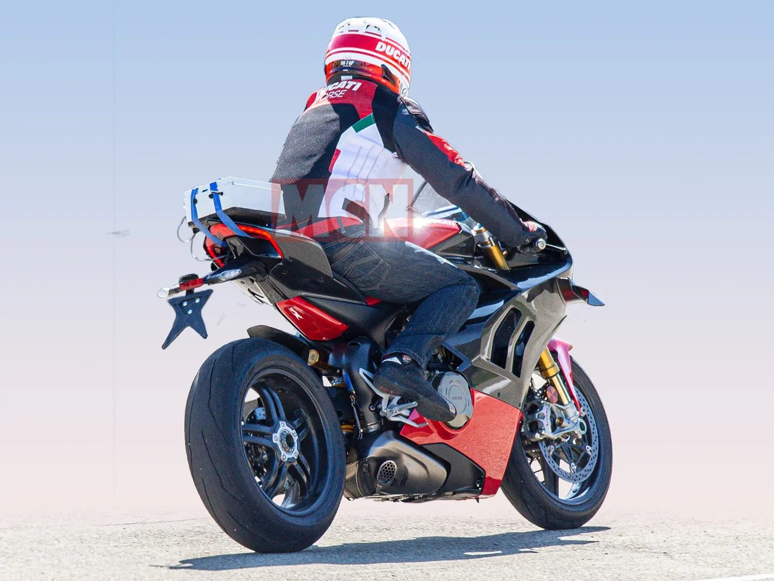 Ducati chính thức xác nhận sẽ ra mắt V4 phiên bản siêu nhẹ ảnh 2 Ducati chinh thuc xac nhan se ra mat V4 phien ban sieu nhe anh 2