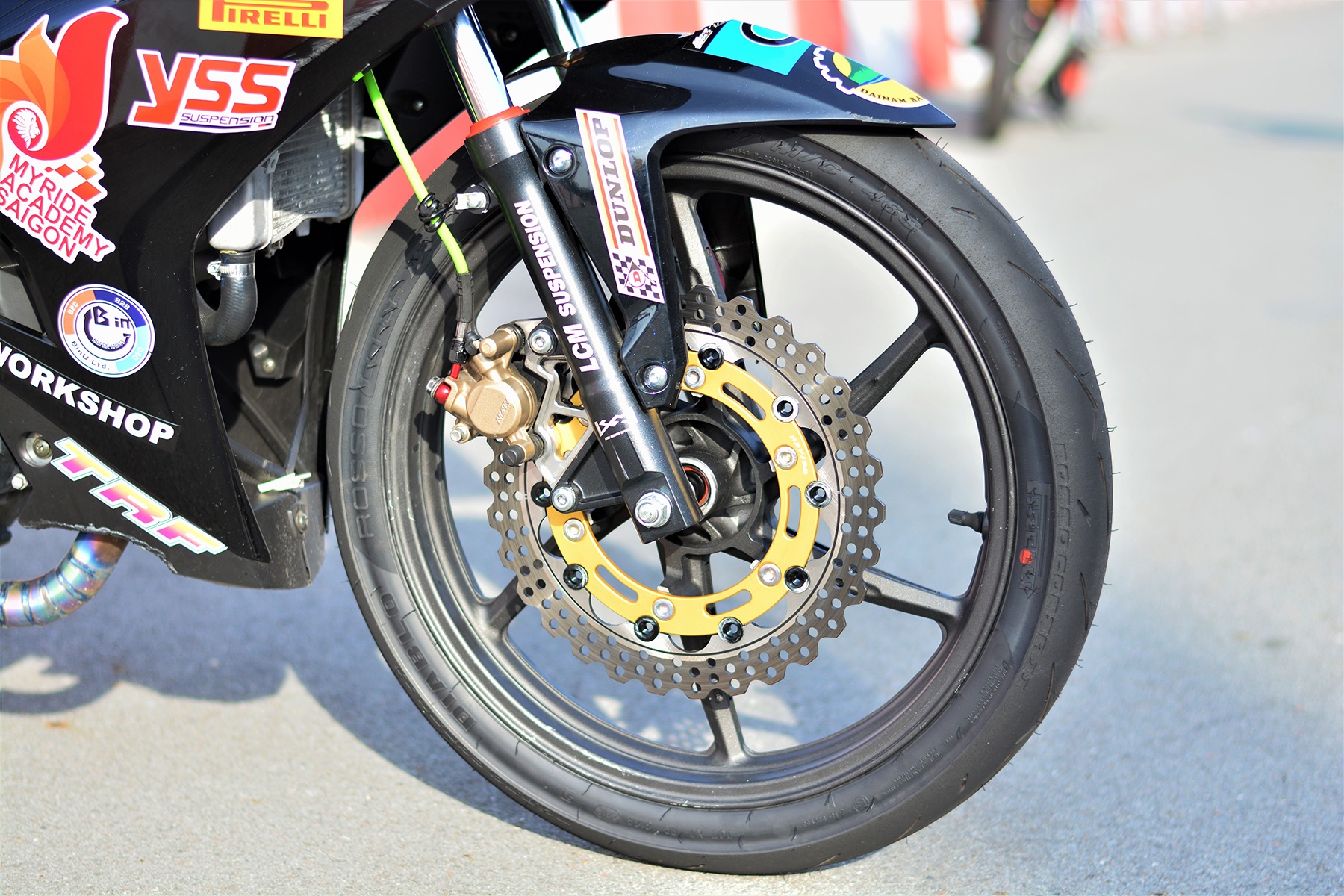 Vi sao dia phanh truoc luon lon hon dia phanh sau anh 3