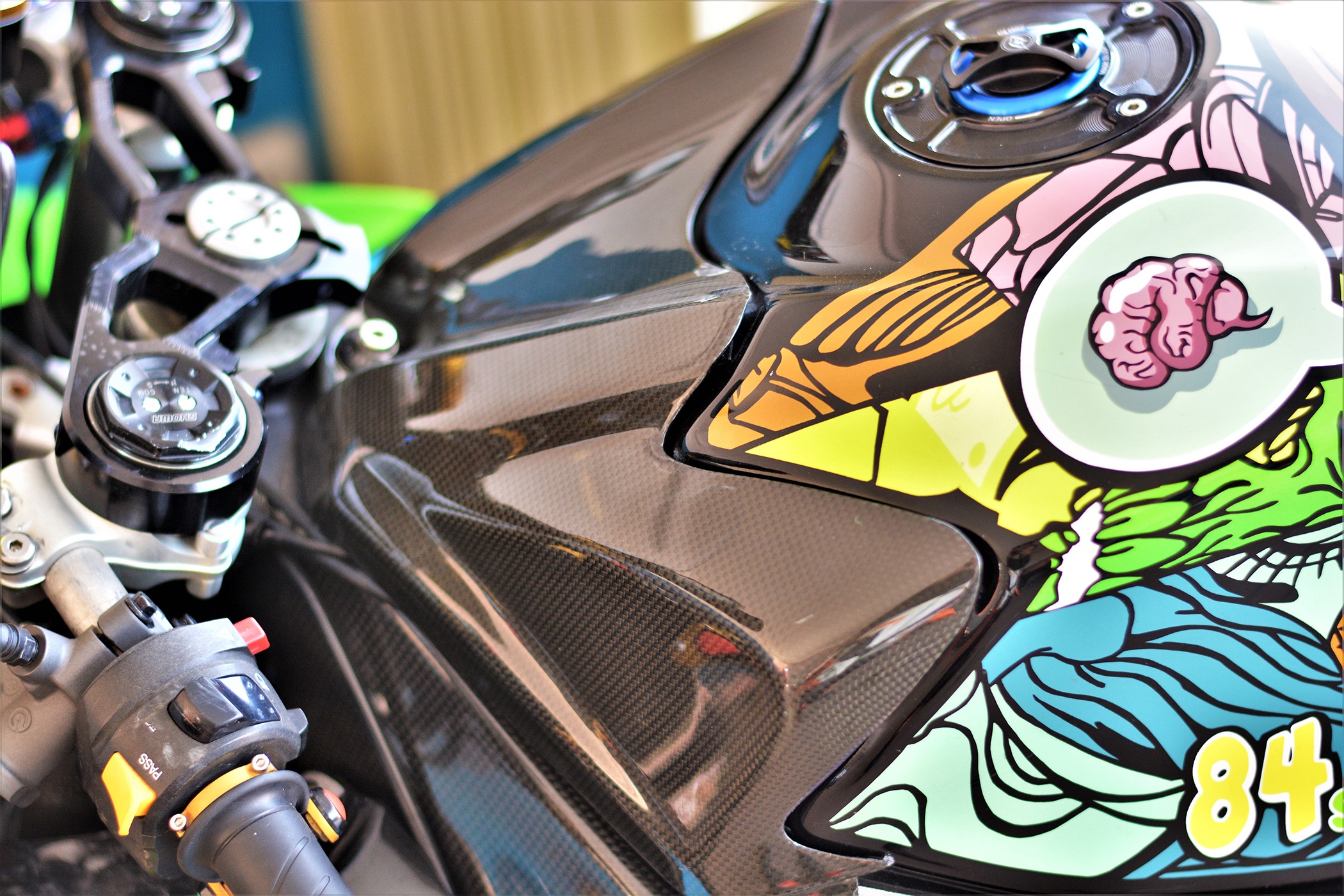 Suzuki GSX-R750 do sang so bang nut nhan doc nhat VN anh 6