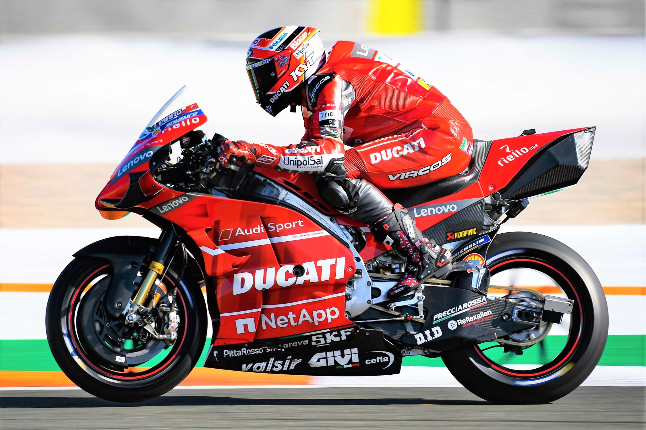 Ducati ban phu tung xe dua MotoGP da qua su dung hinh anh