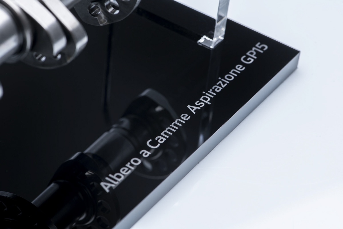 Ducati mo ban phu tung xe dua MotoGP da qua su dung anh 4