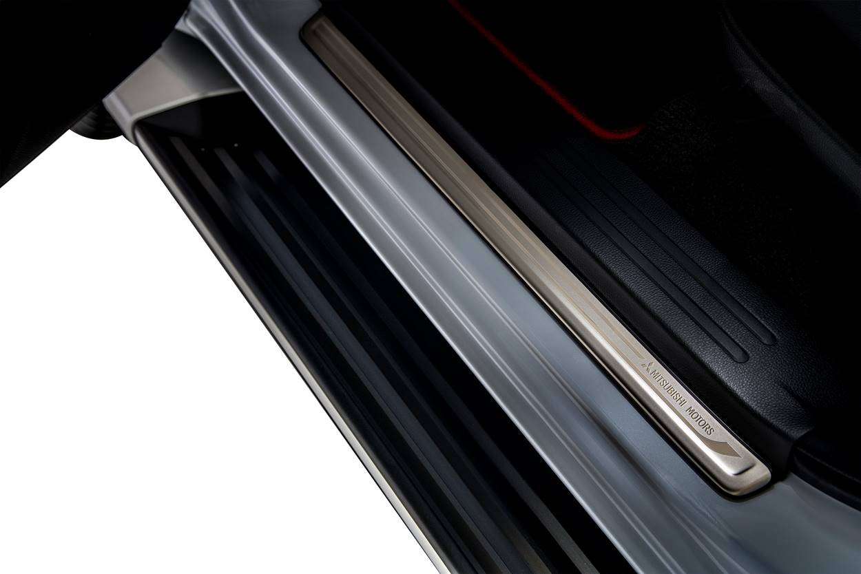 Mitsubishi Triton Knight phien ban gioi han anh 4