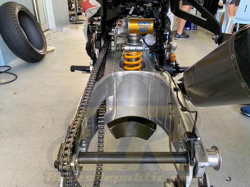 Chi tiết BMW S1000RR dùng trong giải đua 8 Hours of Sepang ảnh 8 Chi tiet BMW S1000RR dung trong giai dua 8 Hours of Sepang anh 8