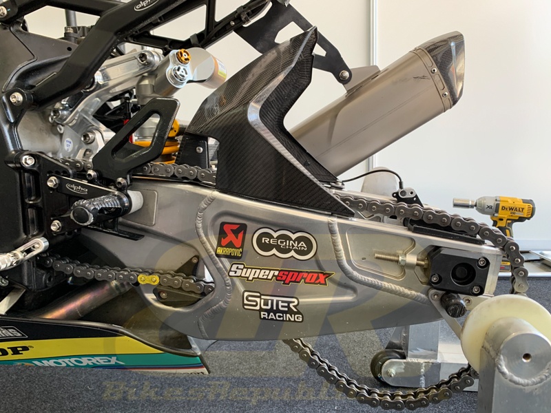 Chi tiết BMW S1000RR dùng trong giải đua 8 Hours of Sepang ảnh 9 Chi tiet BMW S1000RR dung trong giai dua 8 Hours of Sepang anh 9