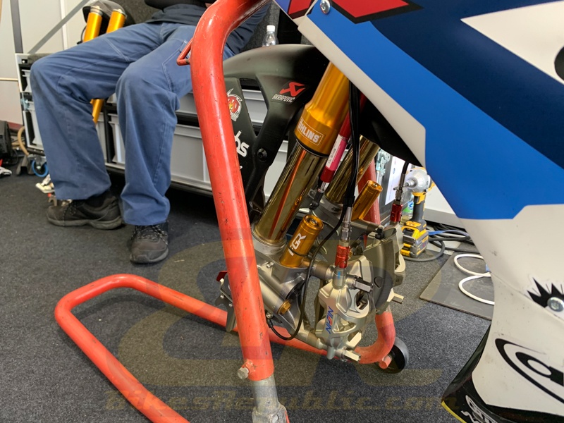 Chi tiết BMW S1000RR dùng trong giải đua 8 Hours of Sepang ảnh 3 Chi tiet BMW S1000RR dung trong giai dua 8 Hours of Sepang anh 3