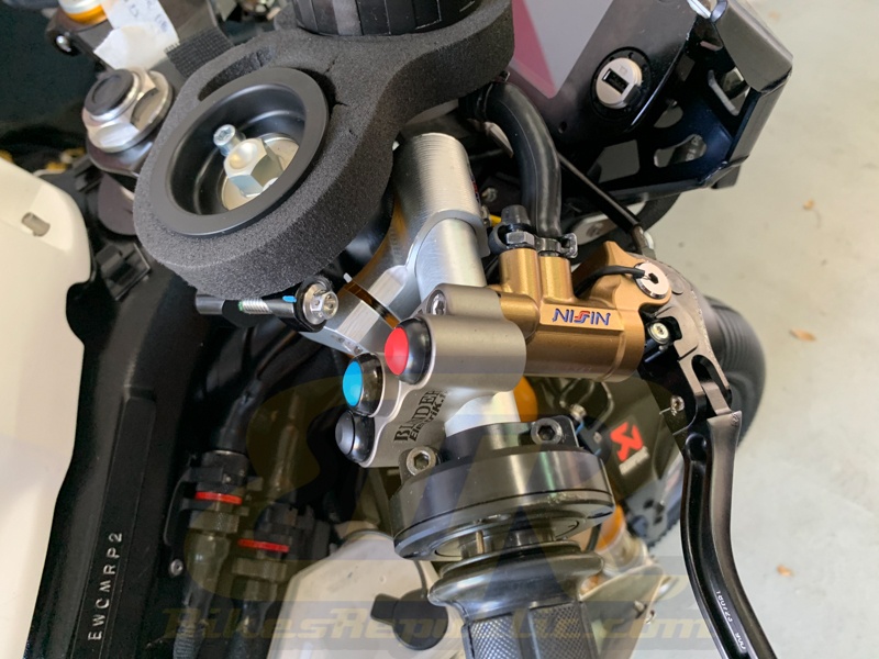 Chi tiết BMW S1000RR dùng trong giải đua 8 Hours of Sepang ảnh 4 Chi tiet BMW S1000RR dung trong giai dua 8 Hours of Sepang anh 4