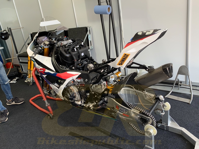Chi tiết BMW S1000RR dùng trong giải đua 8 Hours of Sepang ảnh 1 Chi tiet BMW S1000RR dung trong giai dua 8 Hours of Sepang anh 1