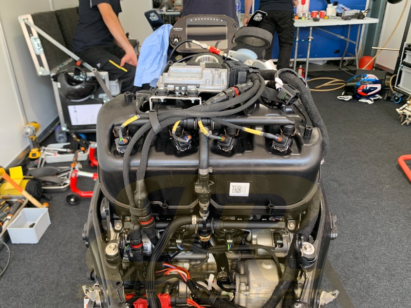 Chi tiết BMW S1000RR dùng trong giải đua 8 Hours of Sepang ảnh 7 Chi tiet BMW S1000RR dung trong giai dua 8 Hours of Sepang anh 7