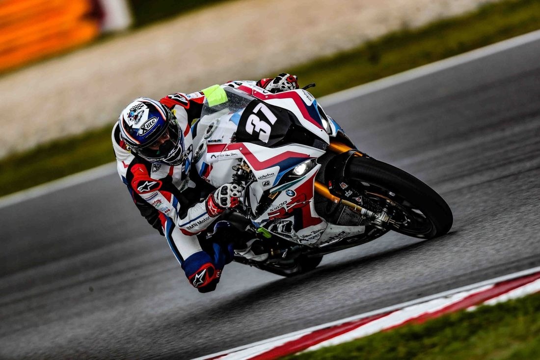 Chi tiết BMW S1000RR dùng trong giải đua 8 Hours of Sepang ảnh 10 Chi tiet BMW S1000RR dung trong giai dua 8 Hours of Sepang anh 10