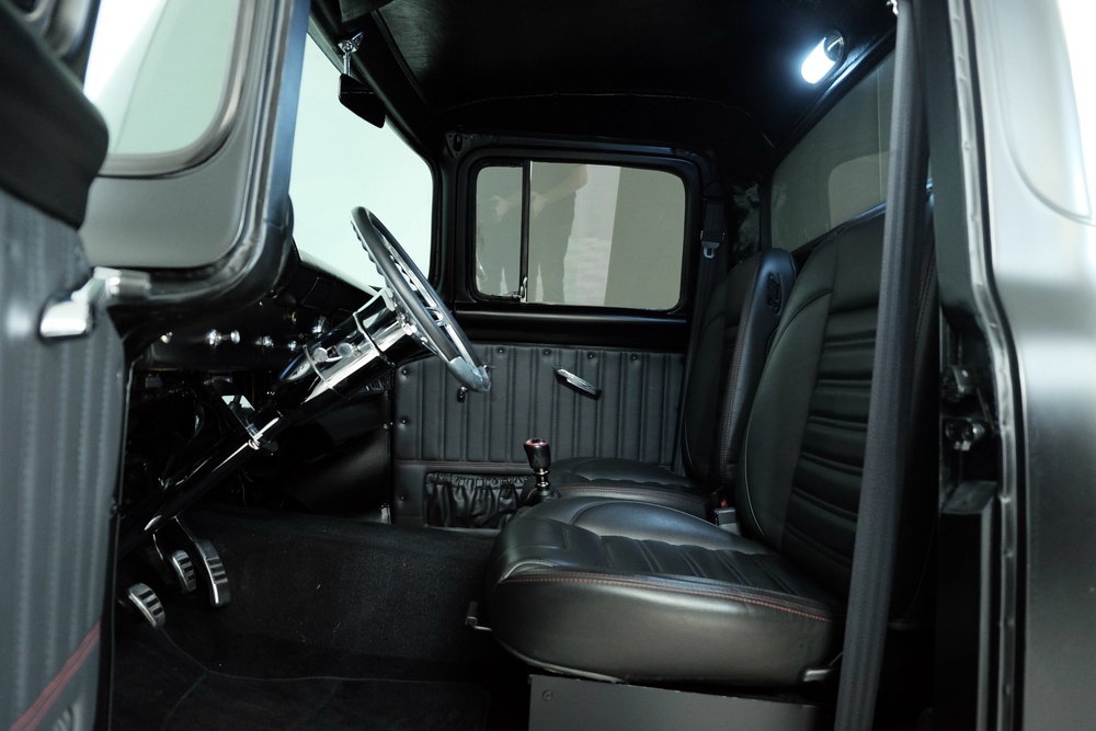 Ford F-100 1956 voi goi do dong co sieu khung anh 3