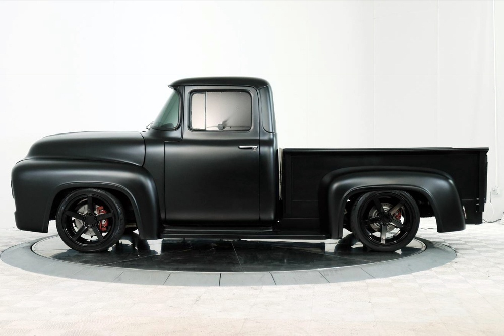 Ford F-100 1956 voi goi do dong co sieu khung anh 4