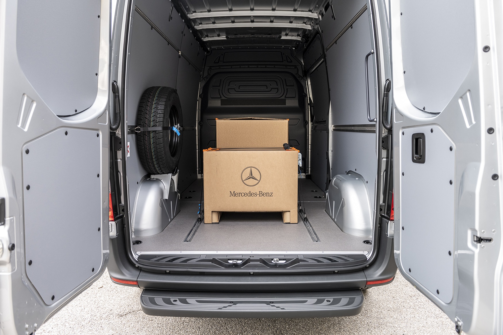 Ra mat Mercedes-Benz eSprinter anh 7