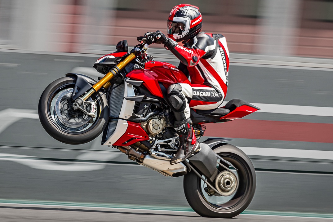 Ducati Streetfighter V2 chuan bi ra mat hinh anh