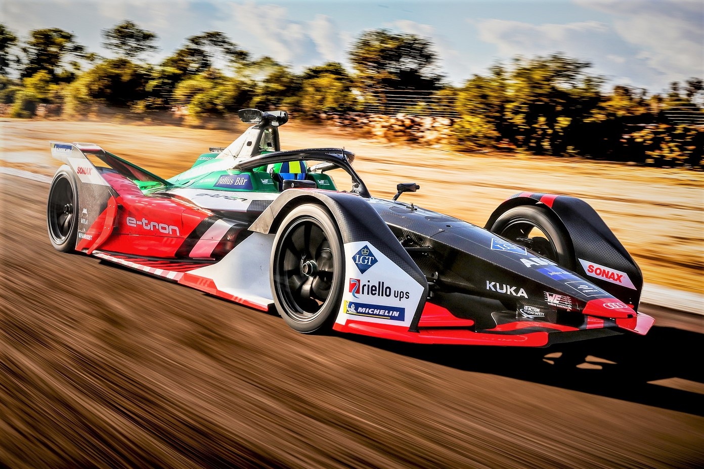 Chiem nguong xe dua dien Formula E the he thu 3 - nhanh hon, nhe hon hinh anh