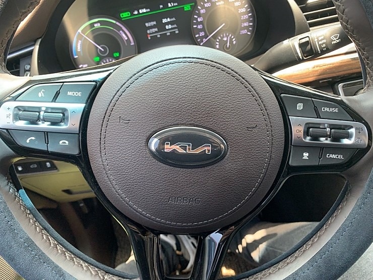 hinh anh thuc te logo Kia moi anh 2