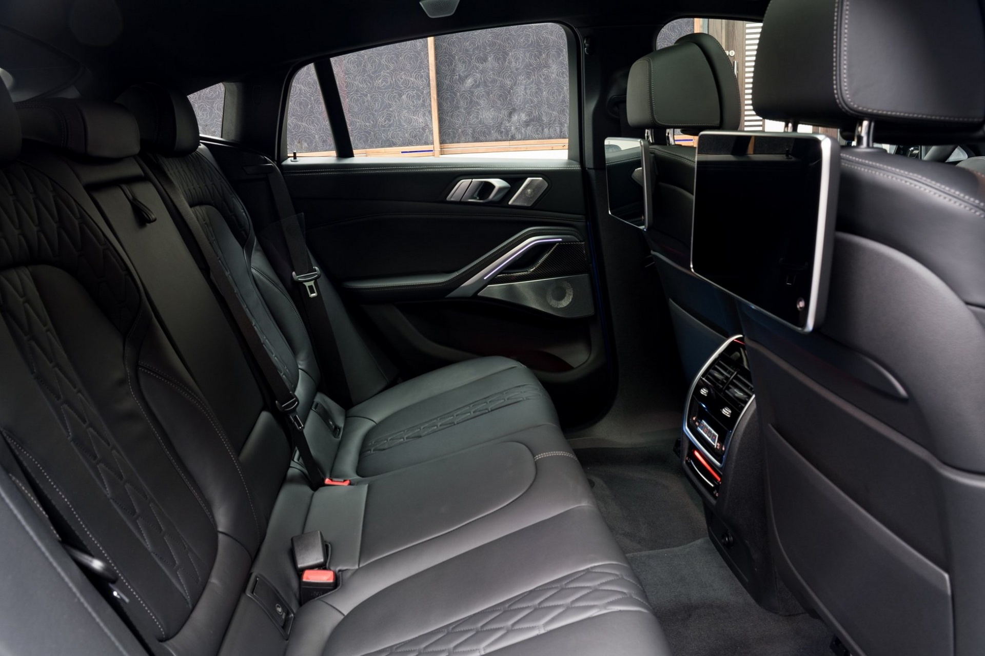 Chiem nguong BMW X6 M50i co ngoai that mau xanh Riverside Blue anh 5