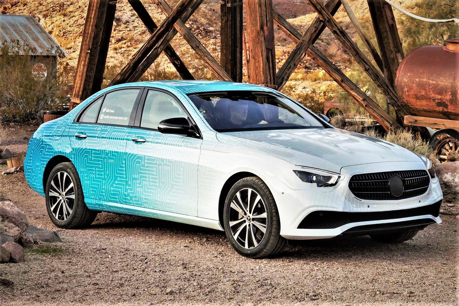 Chi tiet Mercedes-Benz E-Class 2020, them nhieu cong nghe hinh anh