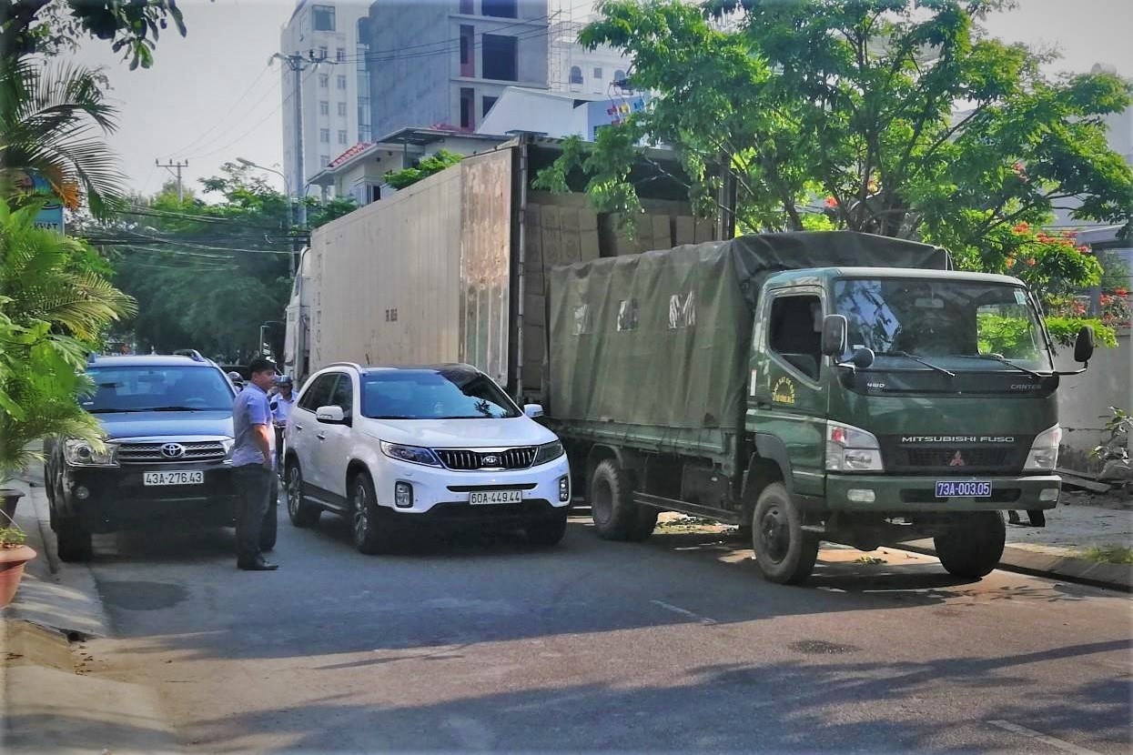 Dung, do xe ben trai duong mot chieu bi phat 2 trieu dong? hinh anh