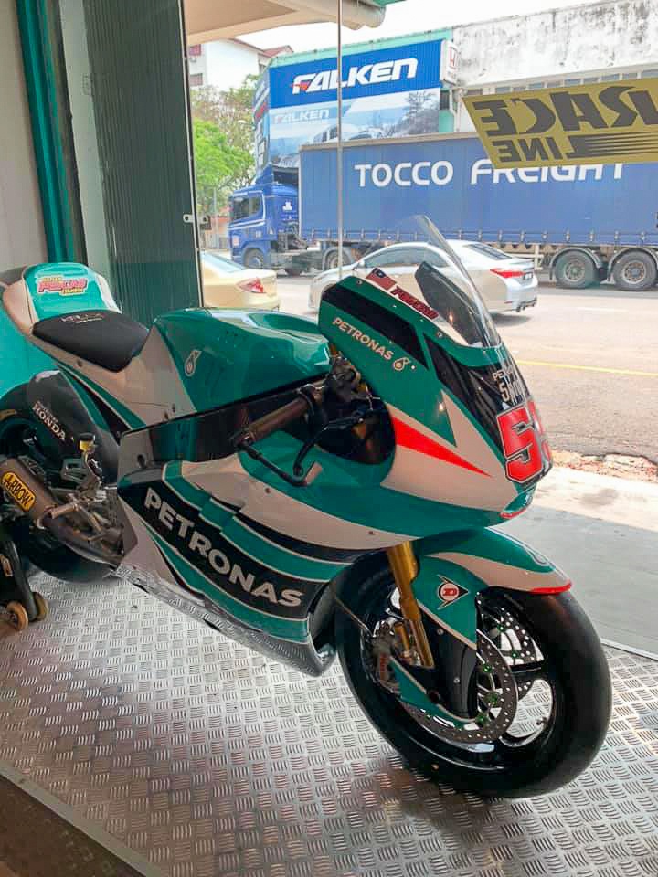 Rao bán xe đua sử dụng trong giải MotoGP ảnh 3 Rao ban xe dua su dung trong giai MotoGP anh 3