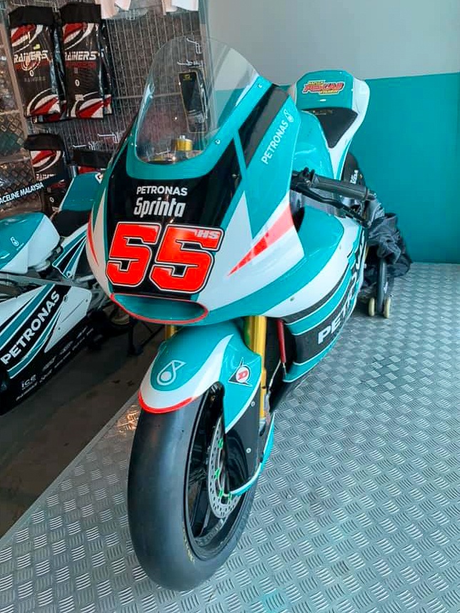 Rao bán xe đua sử dụng trong giải MotoGP ảnh 2 Rao ban xe dua su dung trong giai MotoGP anh 2