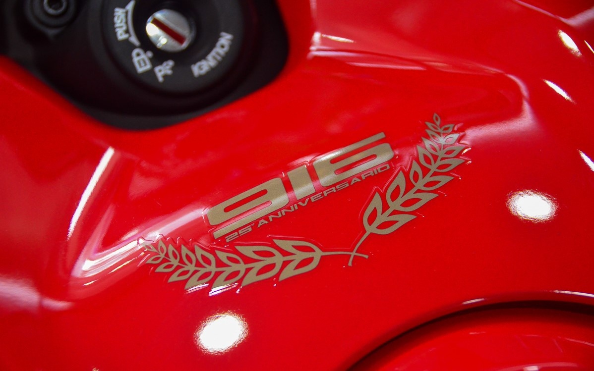 Ducati Panigale V4 25th Anniversario 916 ra mắt ĐNÁ ảnh 6 Ducati Panigale V4 25th Anniversario 916 ra mat DNA anh 6