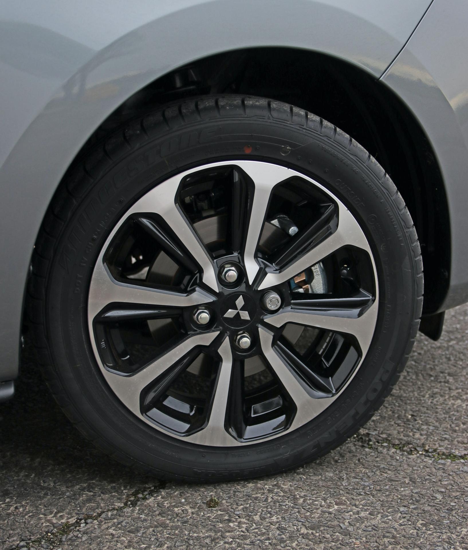 Chi tiết Mitsubishi Mirage 2020 ảnh 4 Chi tiet Mitsubishi Mirage 2020 anh 4