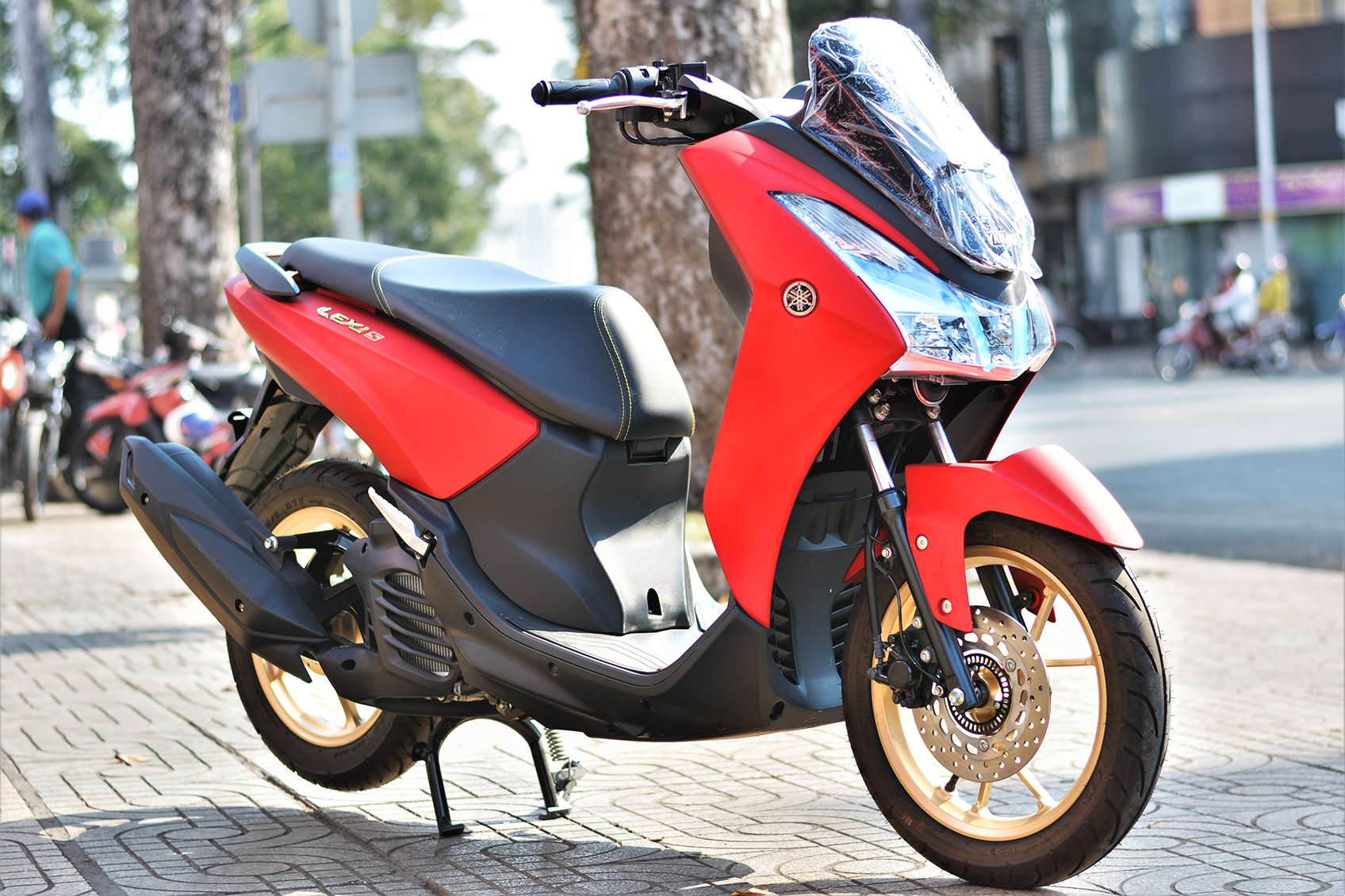 Yamaha LEXi tai Viet Nam - kieu dang la mat, doi thu cua Honda PCX hinh anh