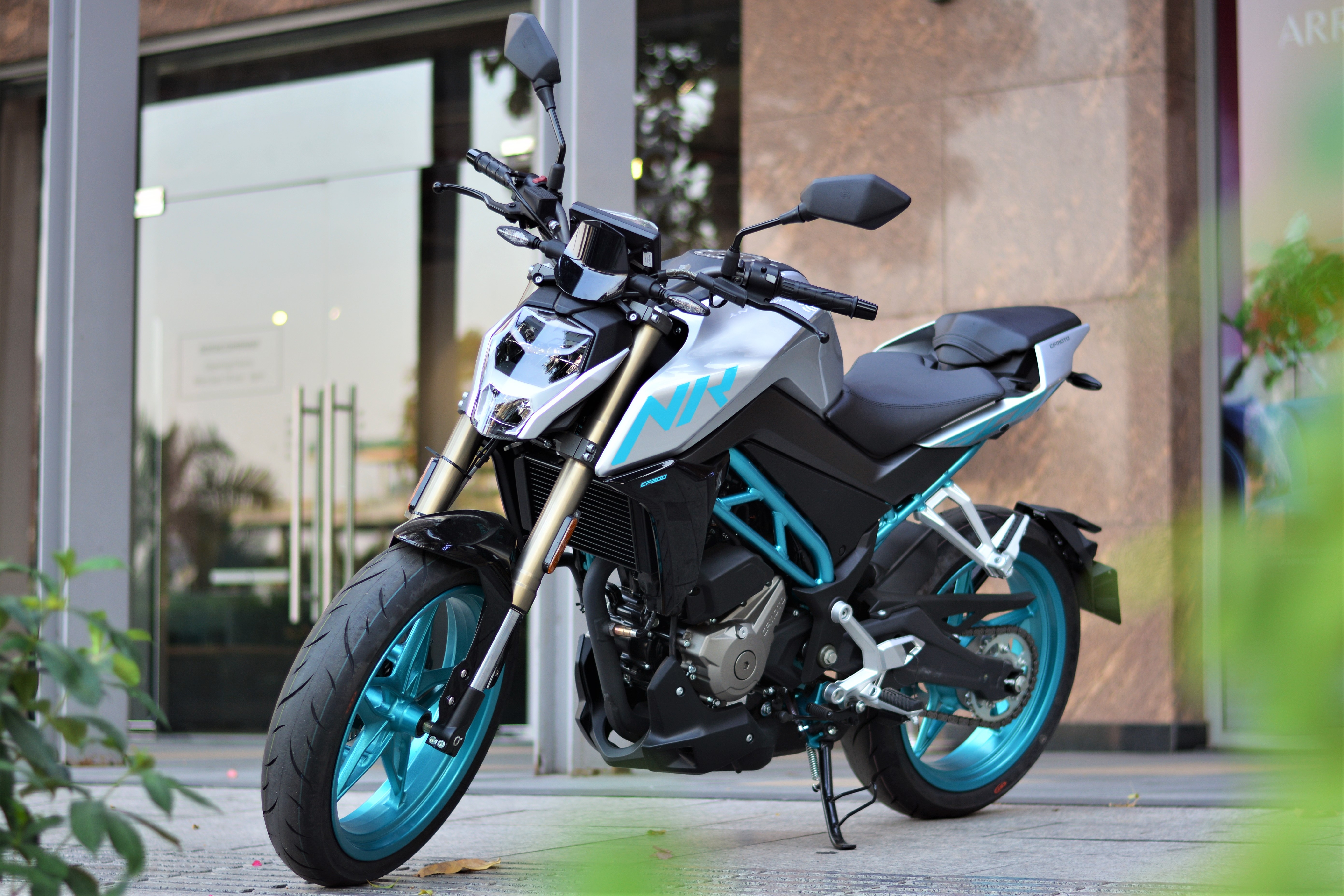 Chi tiet CFMoto 300NK tai VN - thiet ke goc canh, gia tu 118 trieu hinh anh