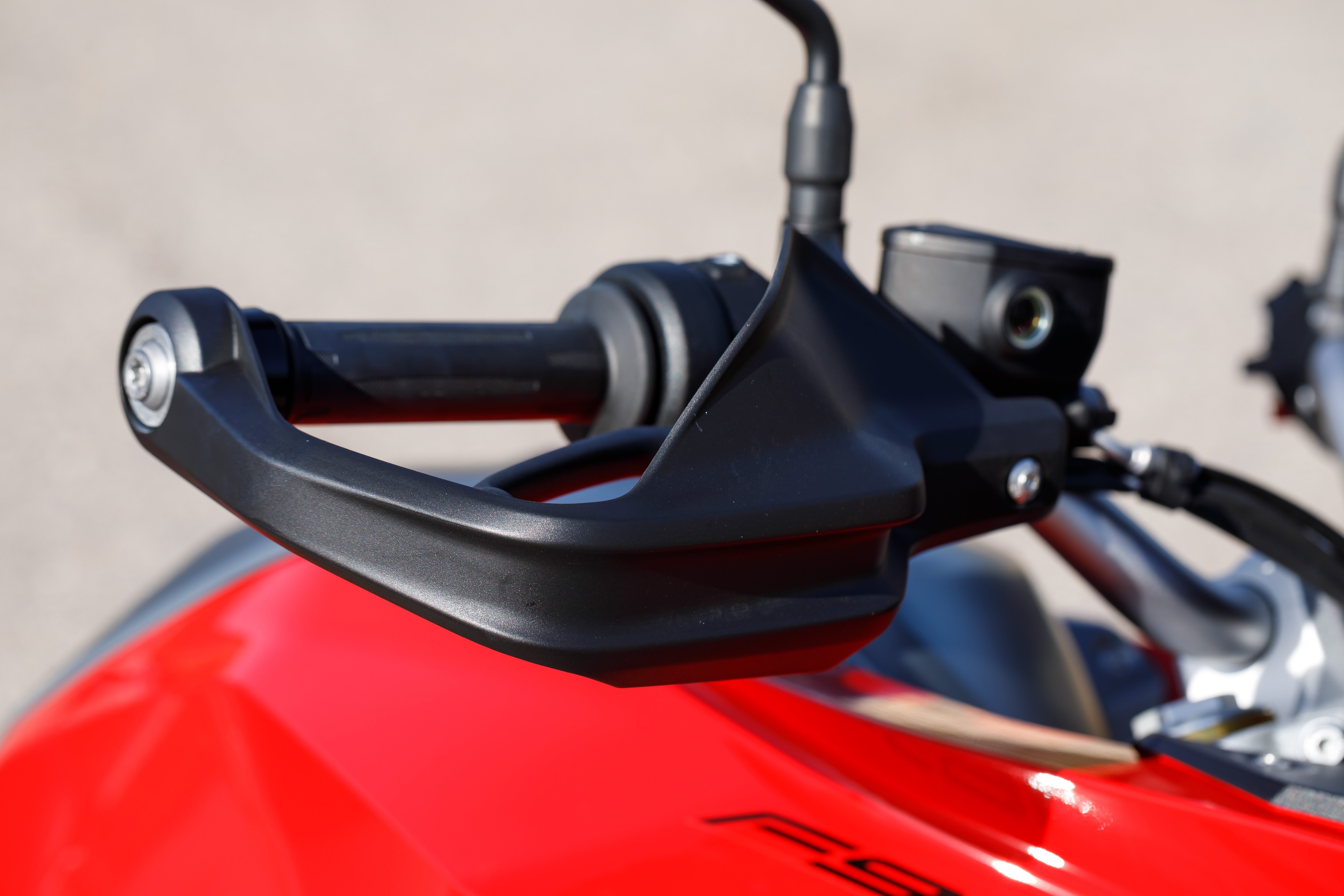 BMW F 900 R va F 900 XR  ra mat anh 13