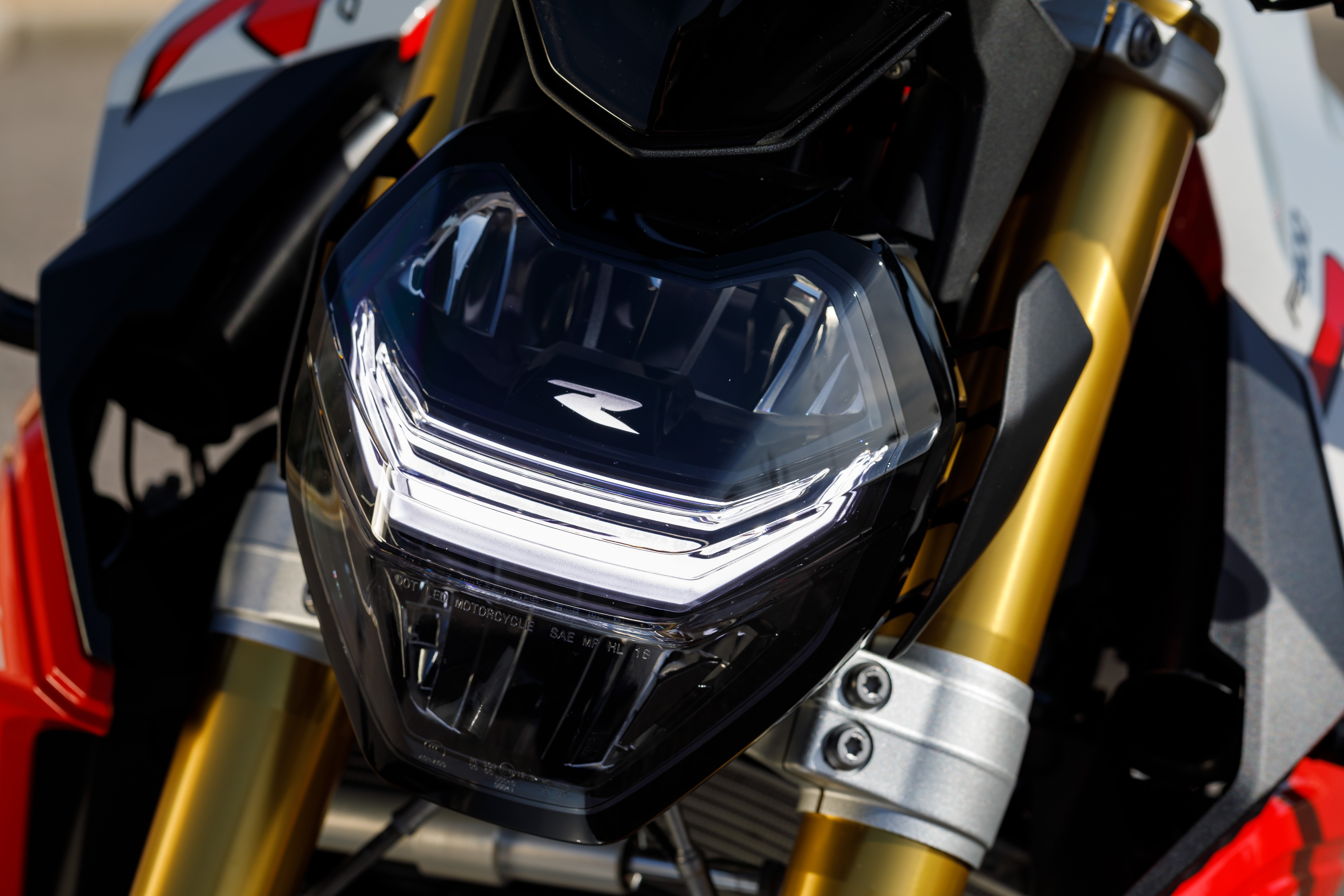 BMW F 900 R va F 900 XR  ra mat anh 15