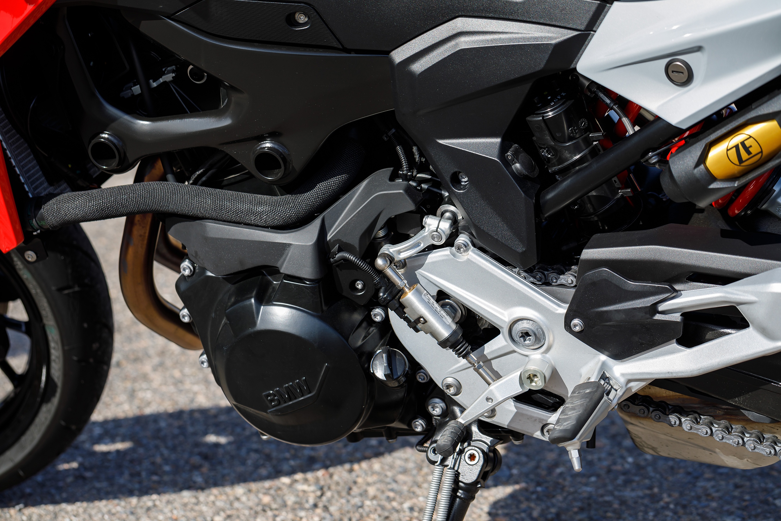 BMW F 900 R va F 900 XR  ra mat anh 8