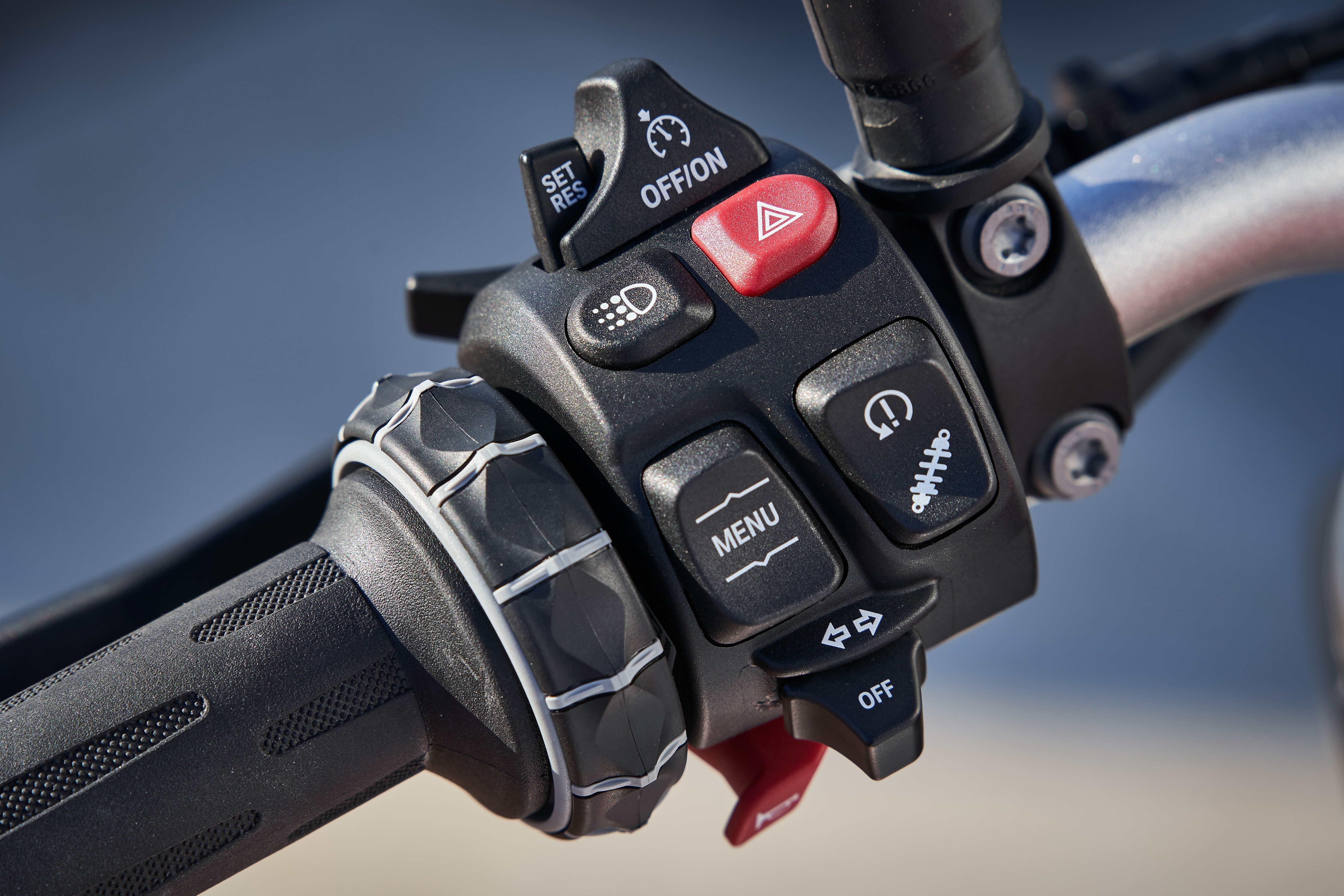 BMW F 900 R va F 900 XR  ra mat anh 16