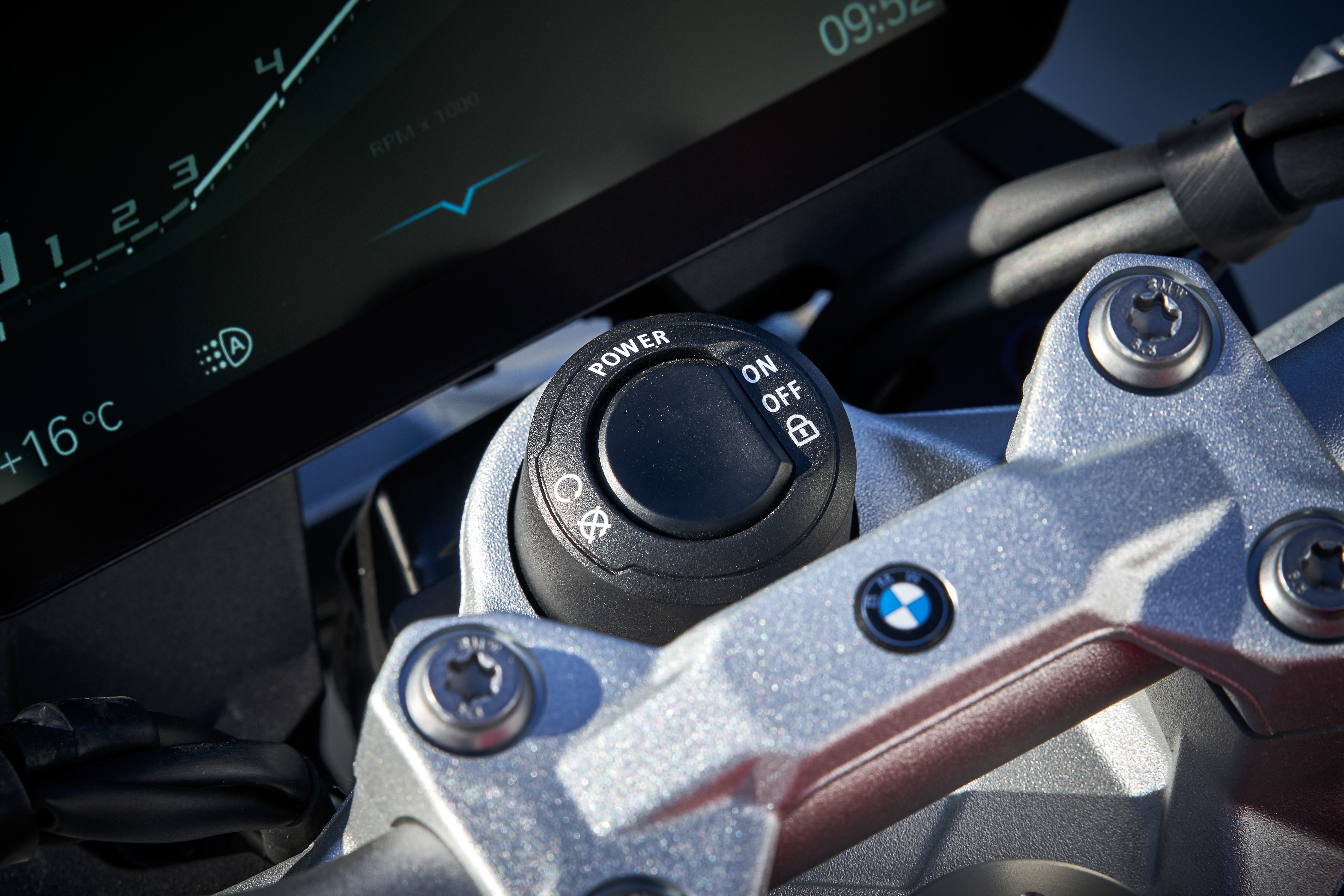 BMW F 900 R va F 900 XR  ra mat anh 6