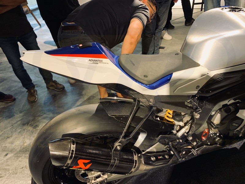 Chi tiet BMW HP4 Race anh 8