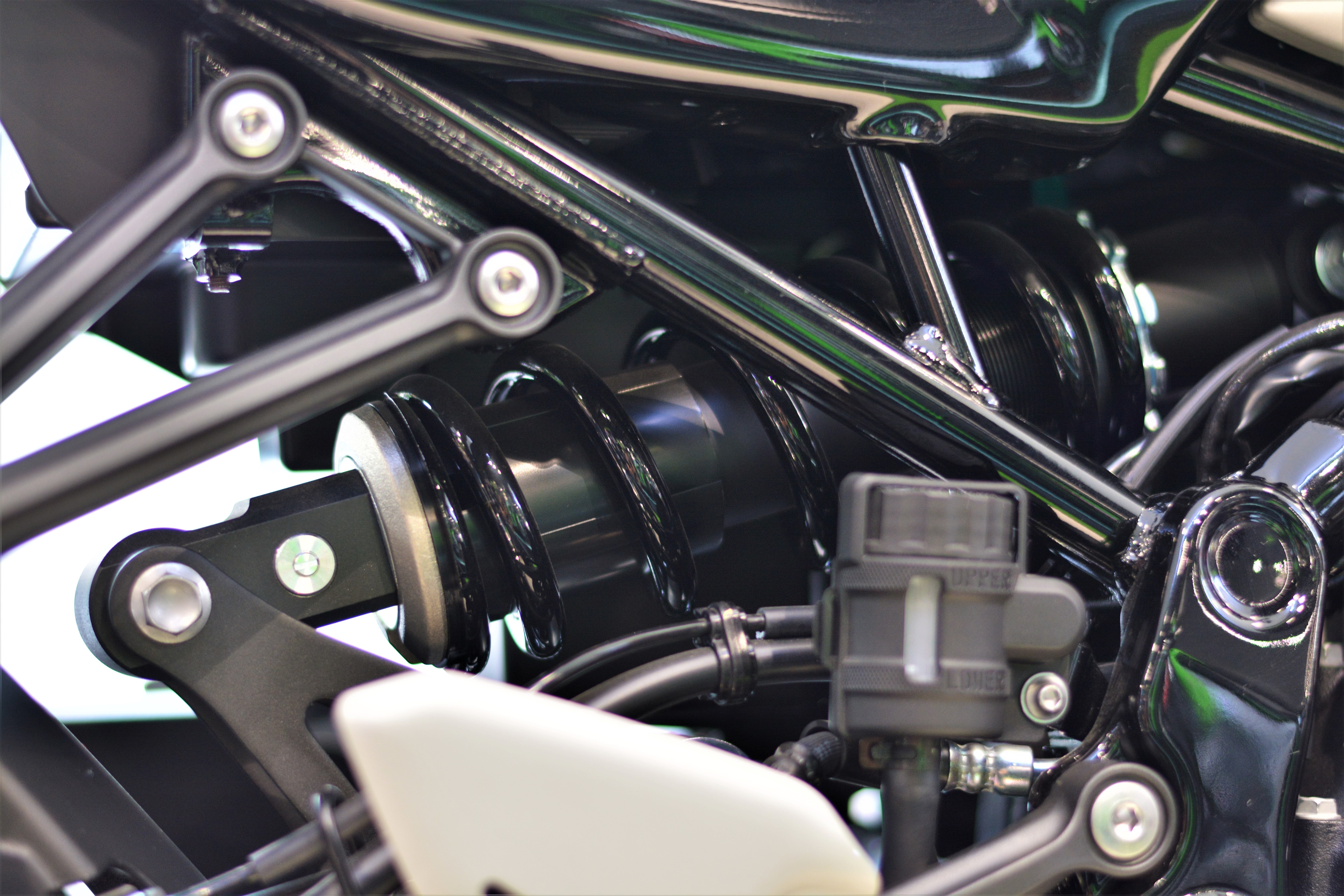 Chi tiet Kawasaki Z900RS anh 9