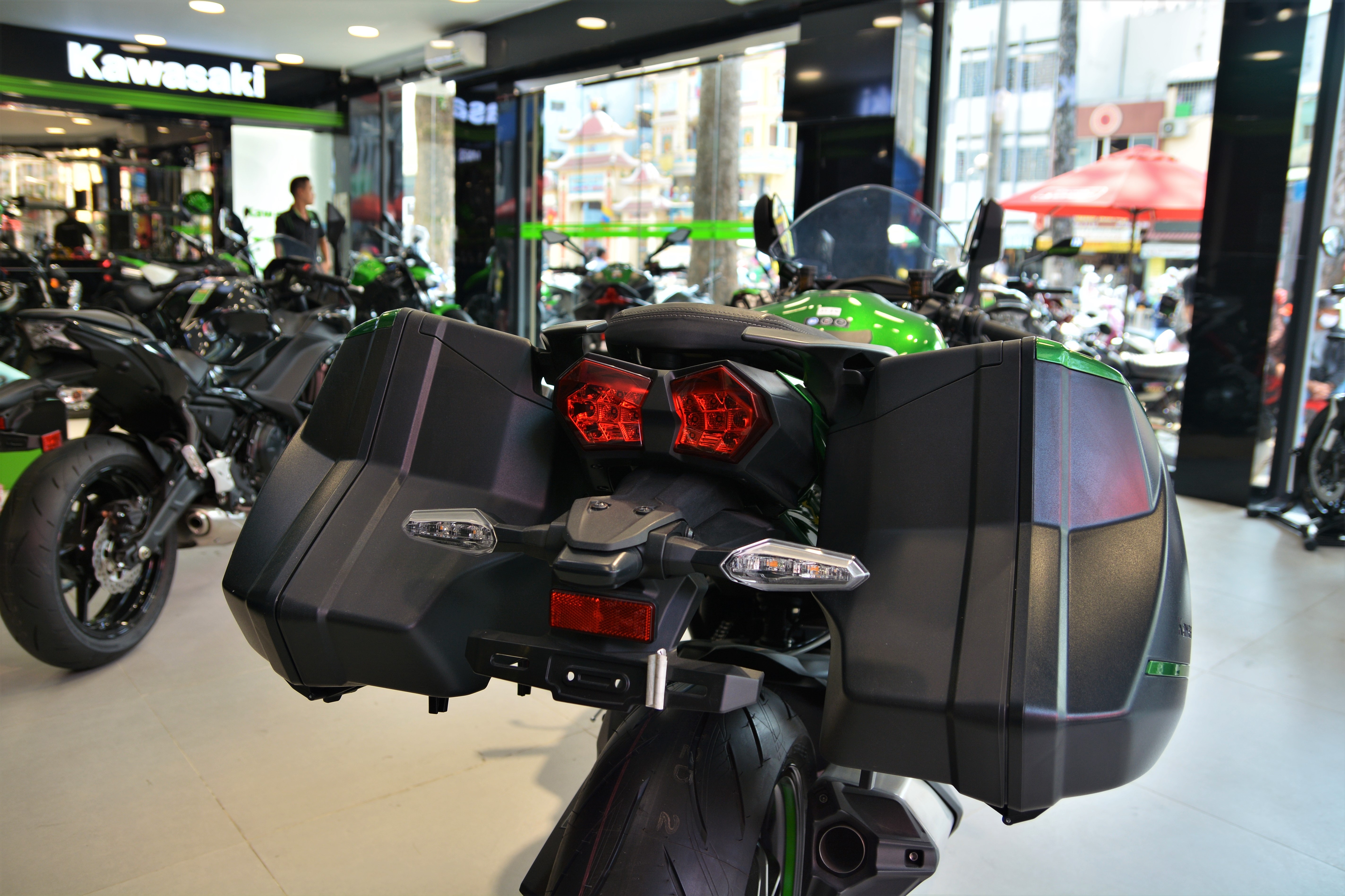 Kawasaki Ninja H2 SX gia gan 1 ty dong tai VN anh 12