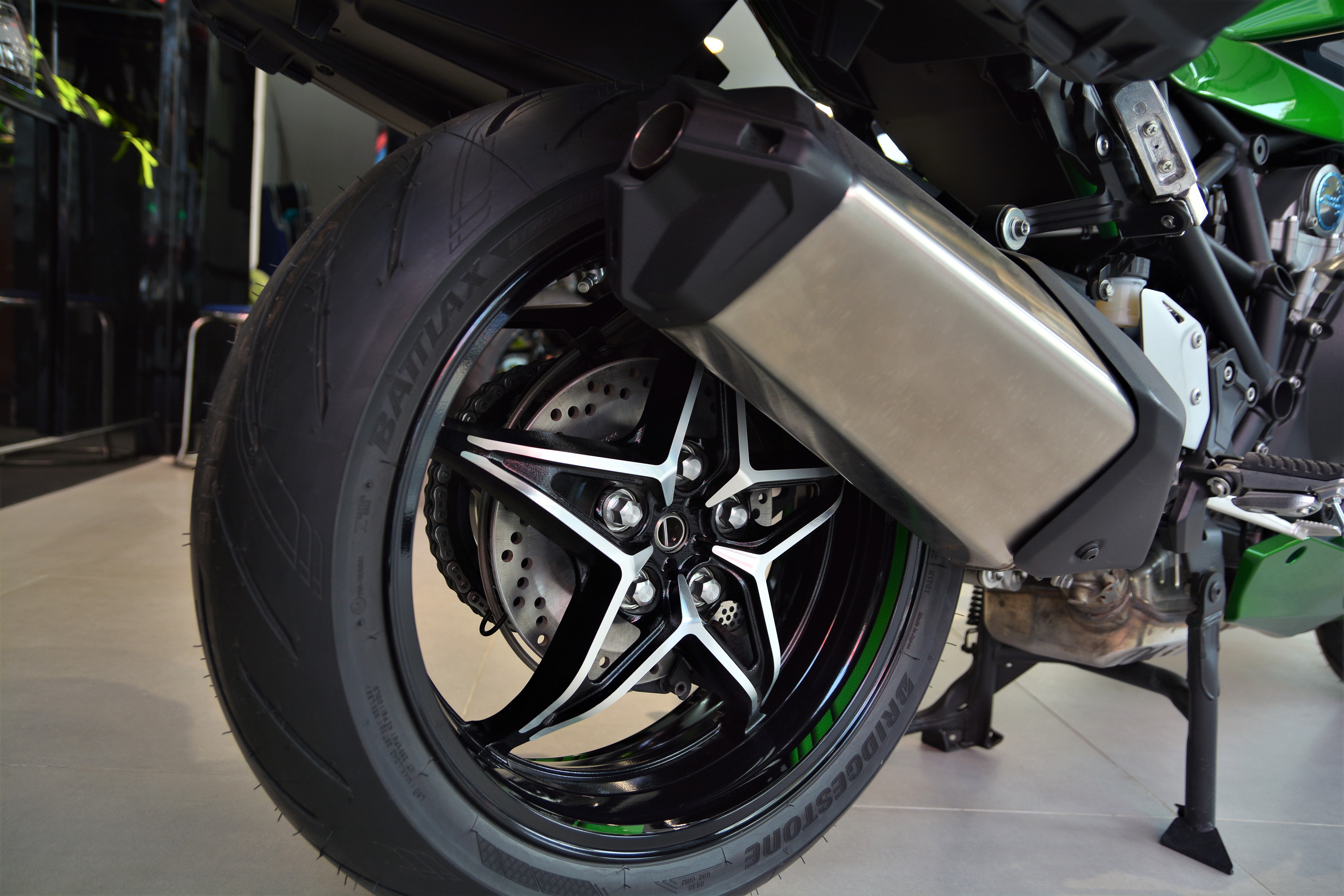 Kawasaki Ninja H2 SX gia gan 1 ty dong tai VN anh 13