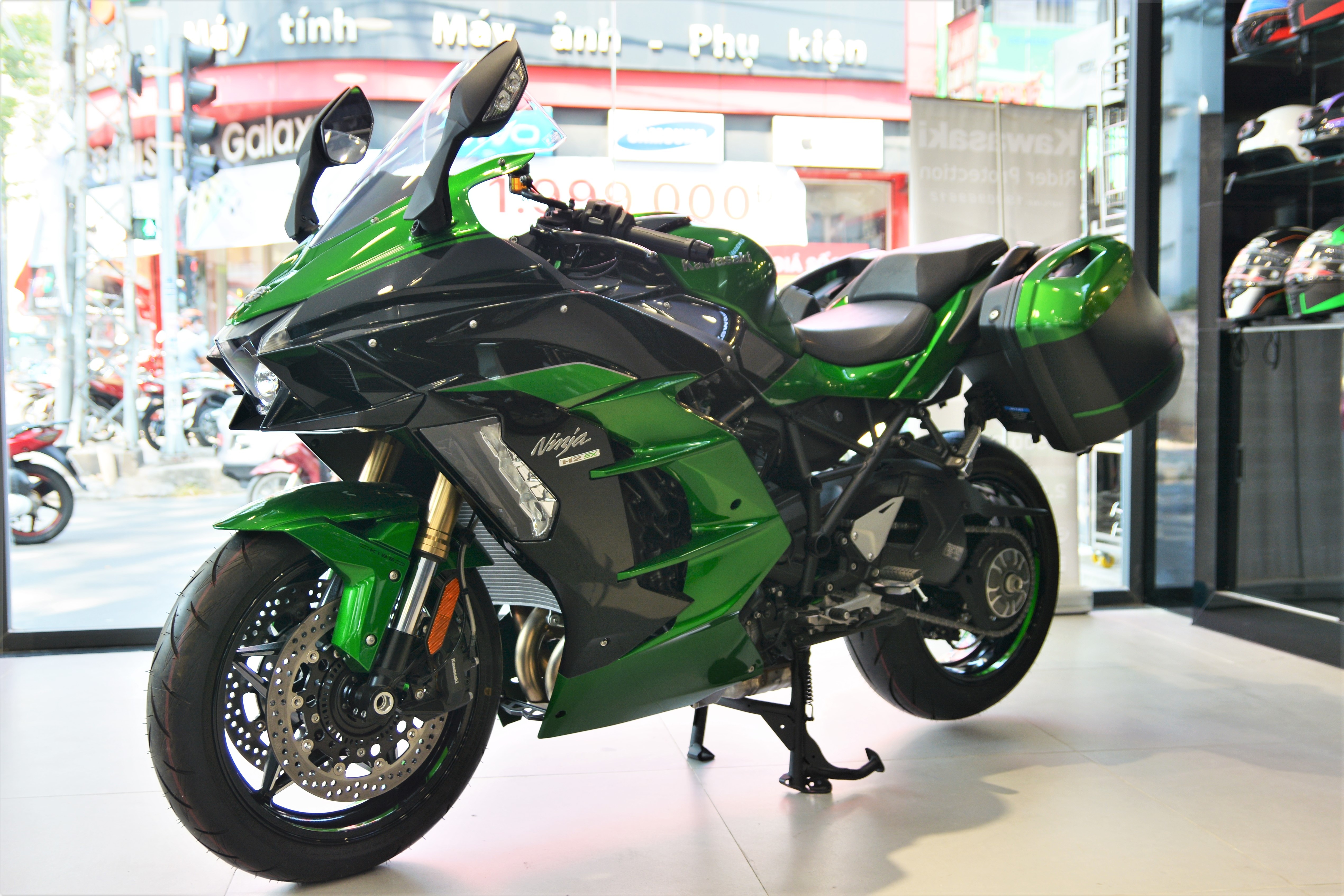 Kawasaki Ninja H2 SX gia gan 1 ty dong tai VN anh 2