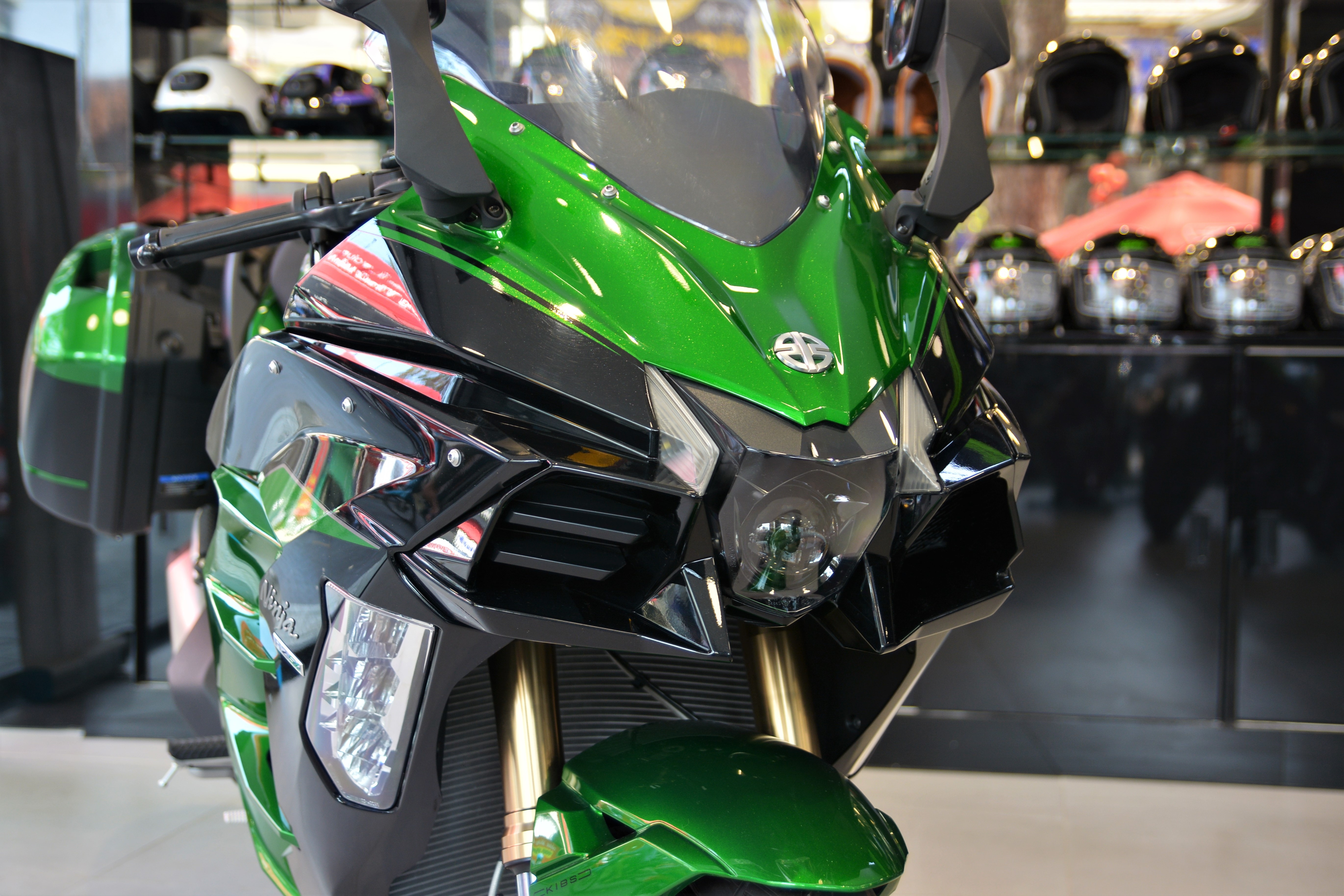 Kawasaki Ninja H2 SX gia gan 1 ty dong tai VN anh 3