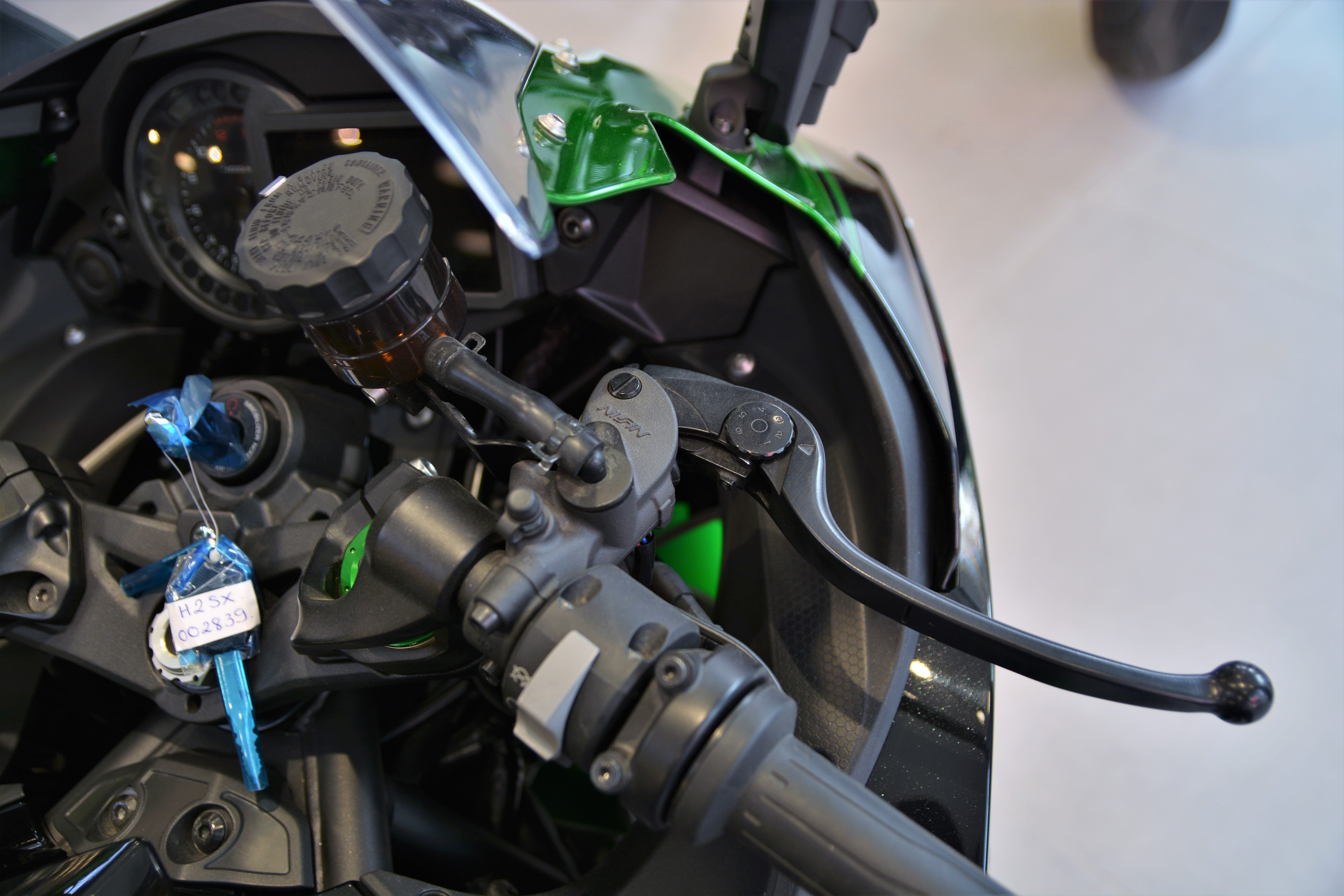 Kawasaki Ninja H2 SX giá gần 1 tỷ đồng tại VN ảnh 6 Kawasaki Ninja H2 SX gia gan 1 ty dong tai VN anh 6