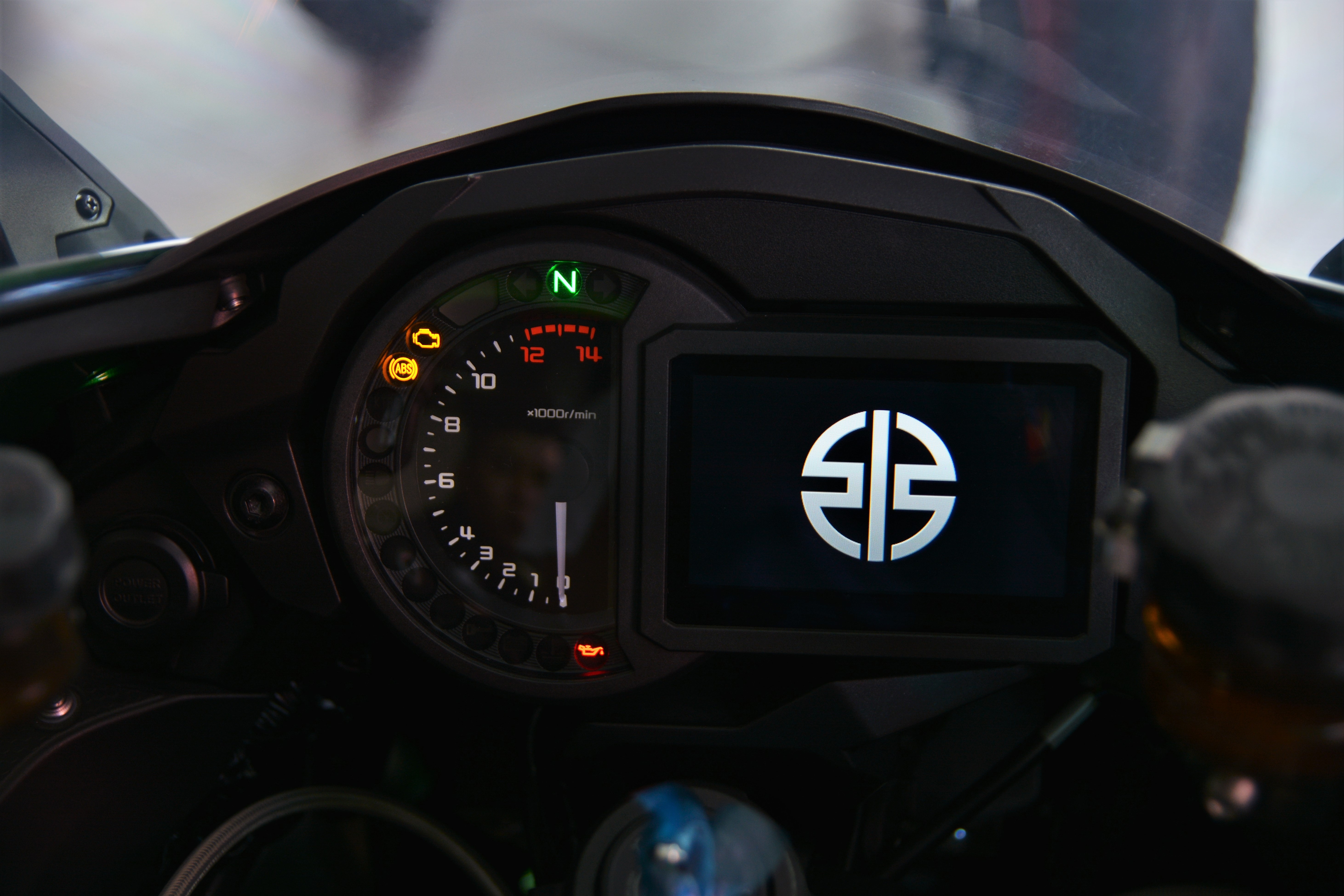 Kawasaki Ninja H2 SX giá gần 1 tỷ đồng tại VN ảnh 7 Kawasaki Ninja H2 SX gia gan 1 ty dong tai VN anh 7