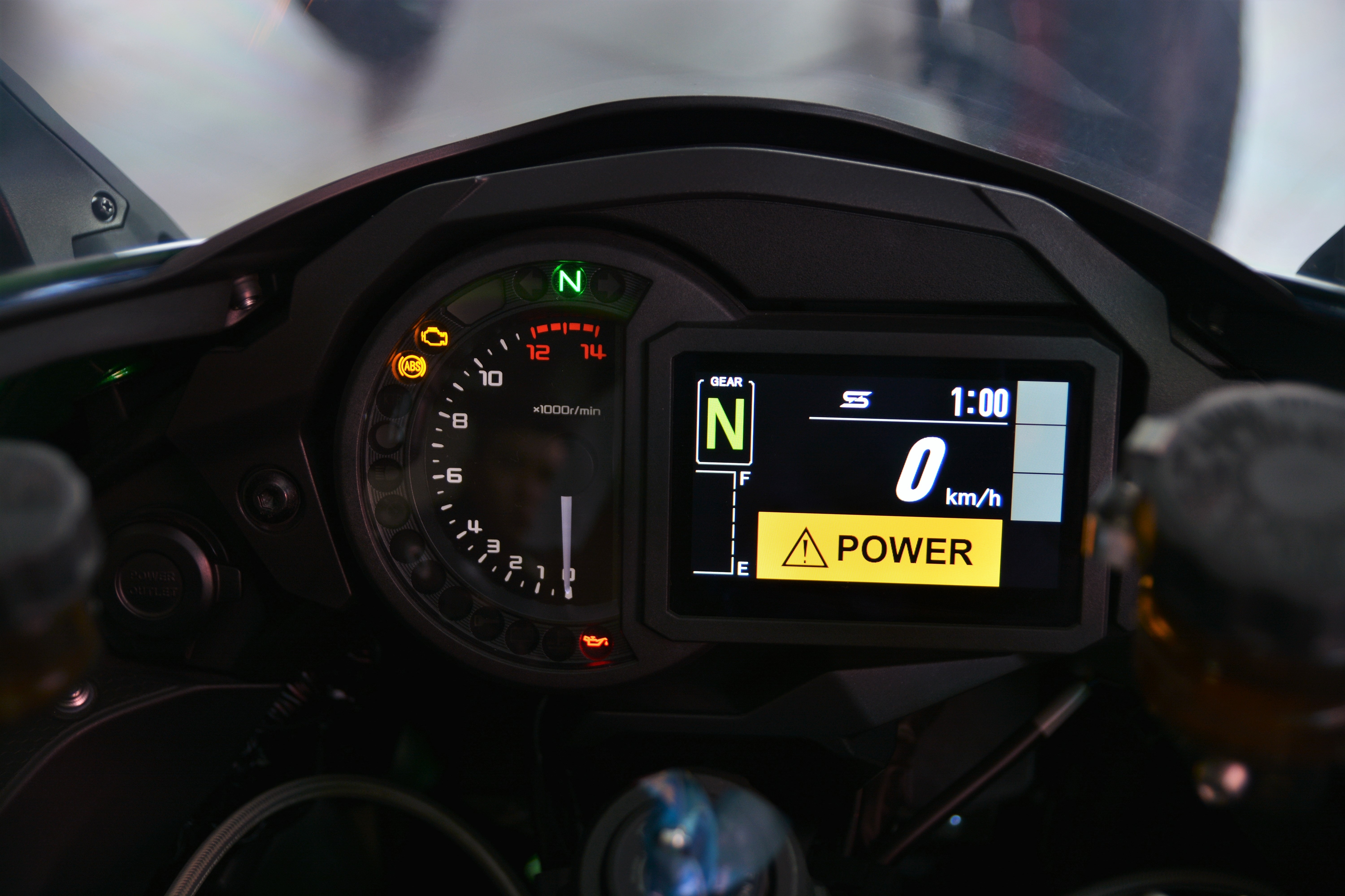 Kawasaki Ninja H2 SX giá gần 1 tỷ đồng tại VN ảnh 8 Kawasaki Ninja H2 SX gia gan 1 ty dong tai VN anh 8