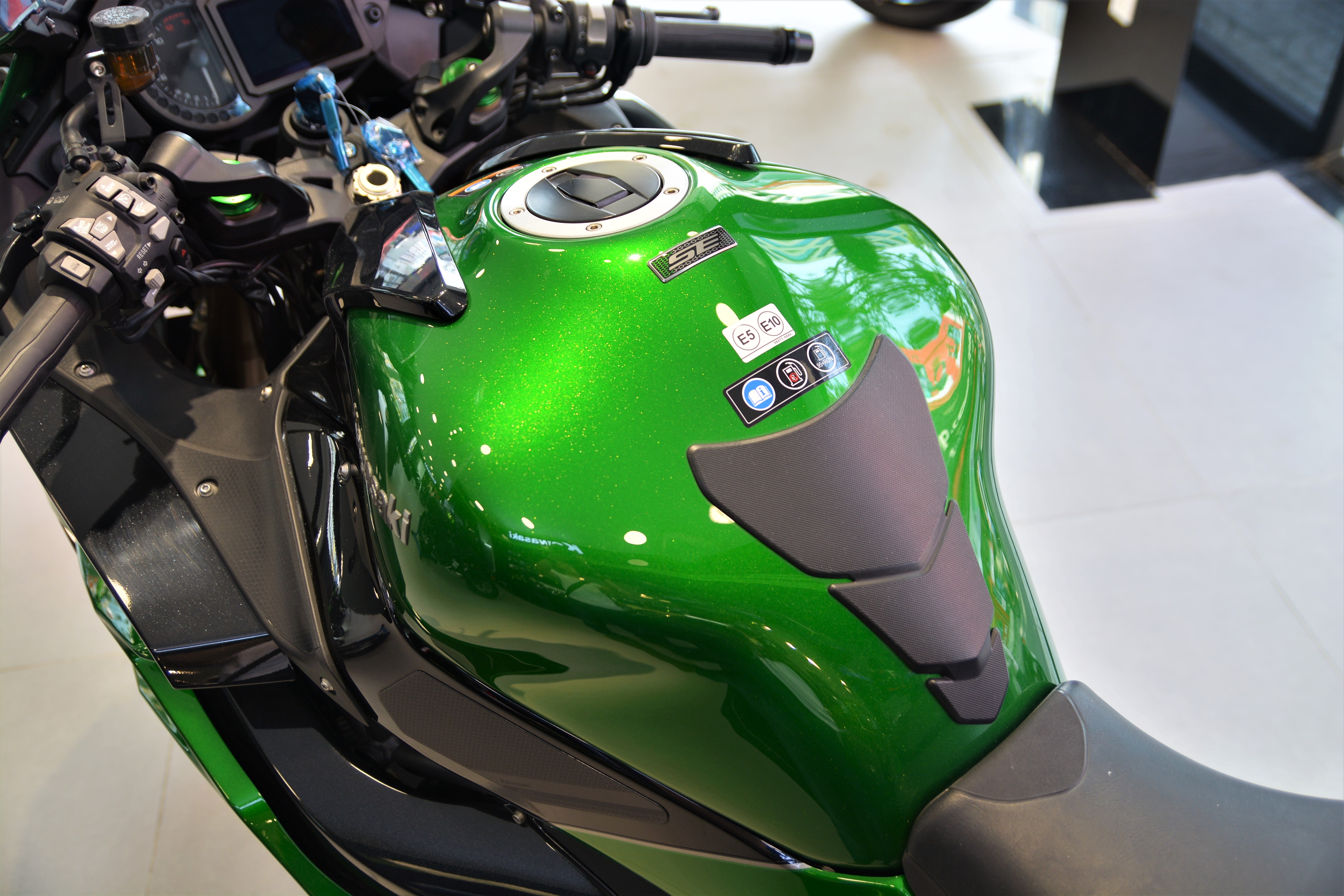 Kawasaki Ninja H2 SX gia gan 1 ty dong tai VN anh 9