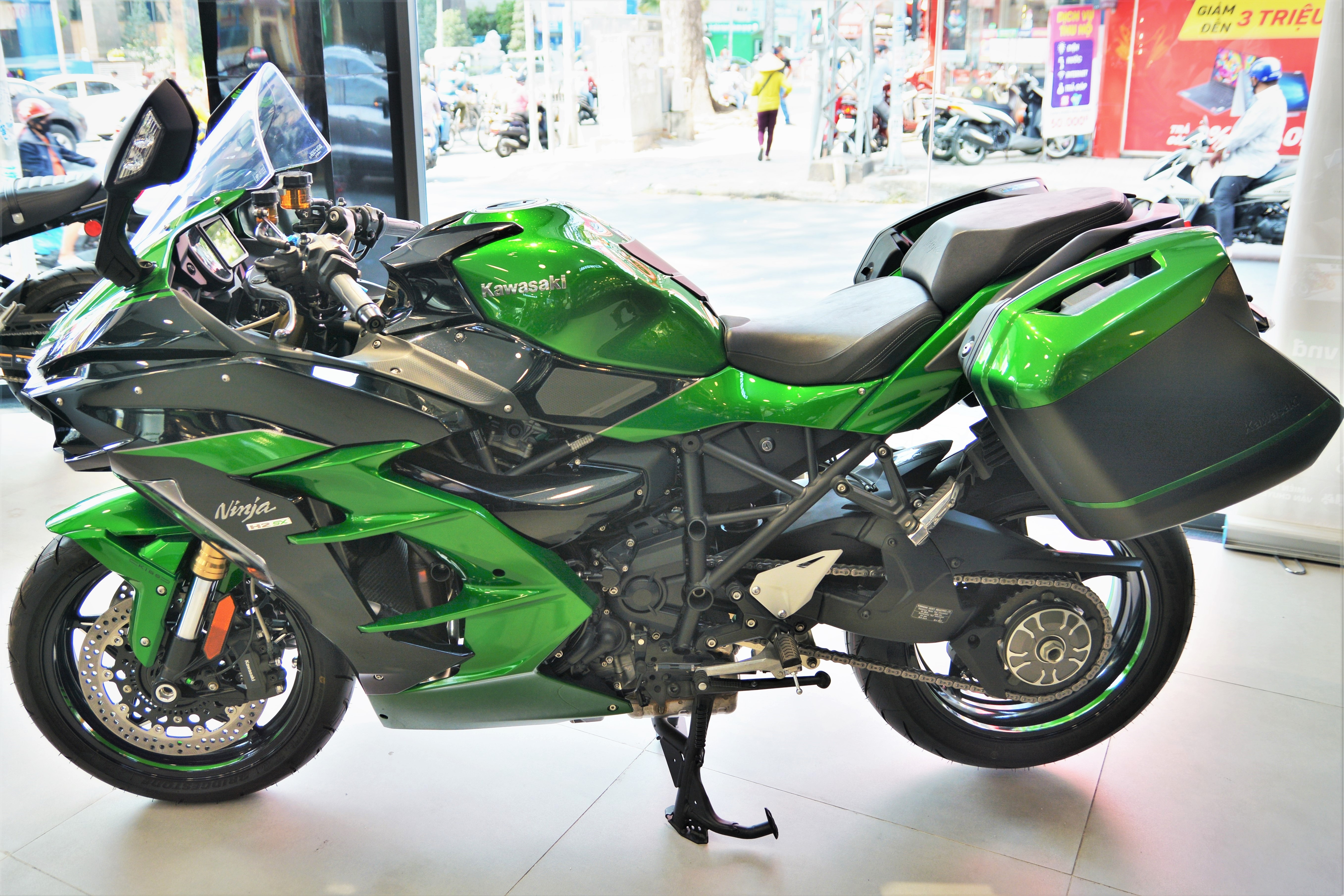 Kawasaki Ninja H2 SX SE gia gan 1 ty dong tai VN hinh anh