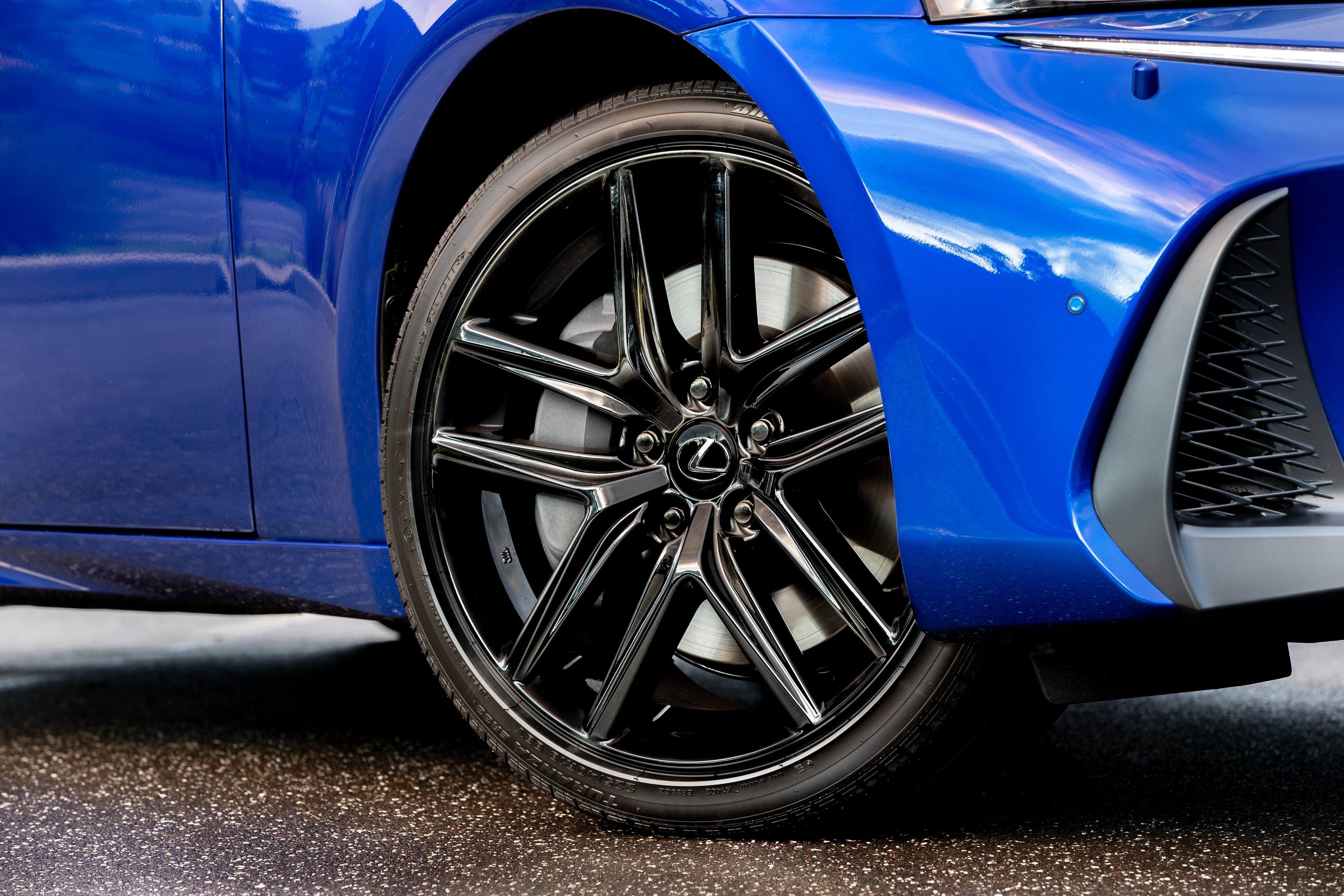 Lexus IS 300 & 350 ra mat phien ban dac biet anh 3