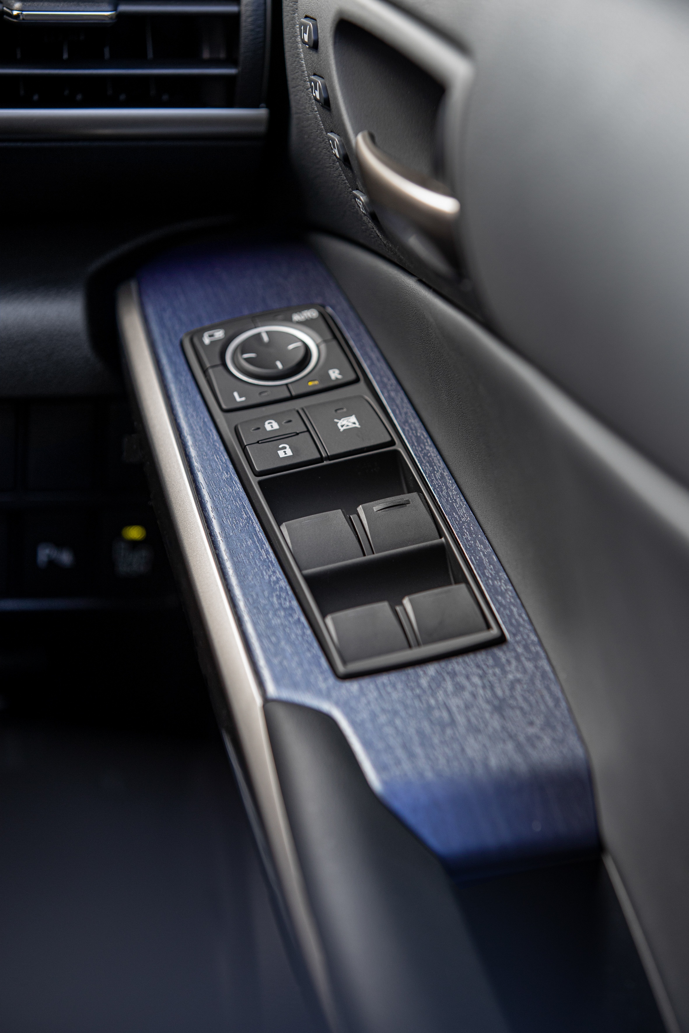 Lexus IS 300 & 350 ra mat phien ban dac biet anh 7