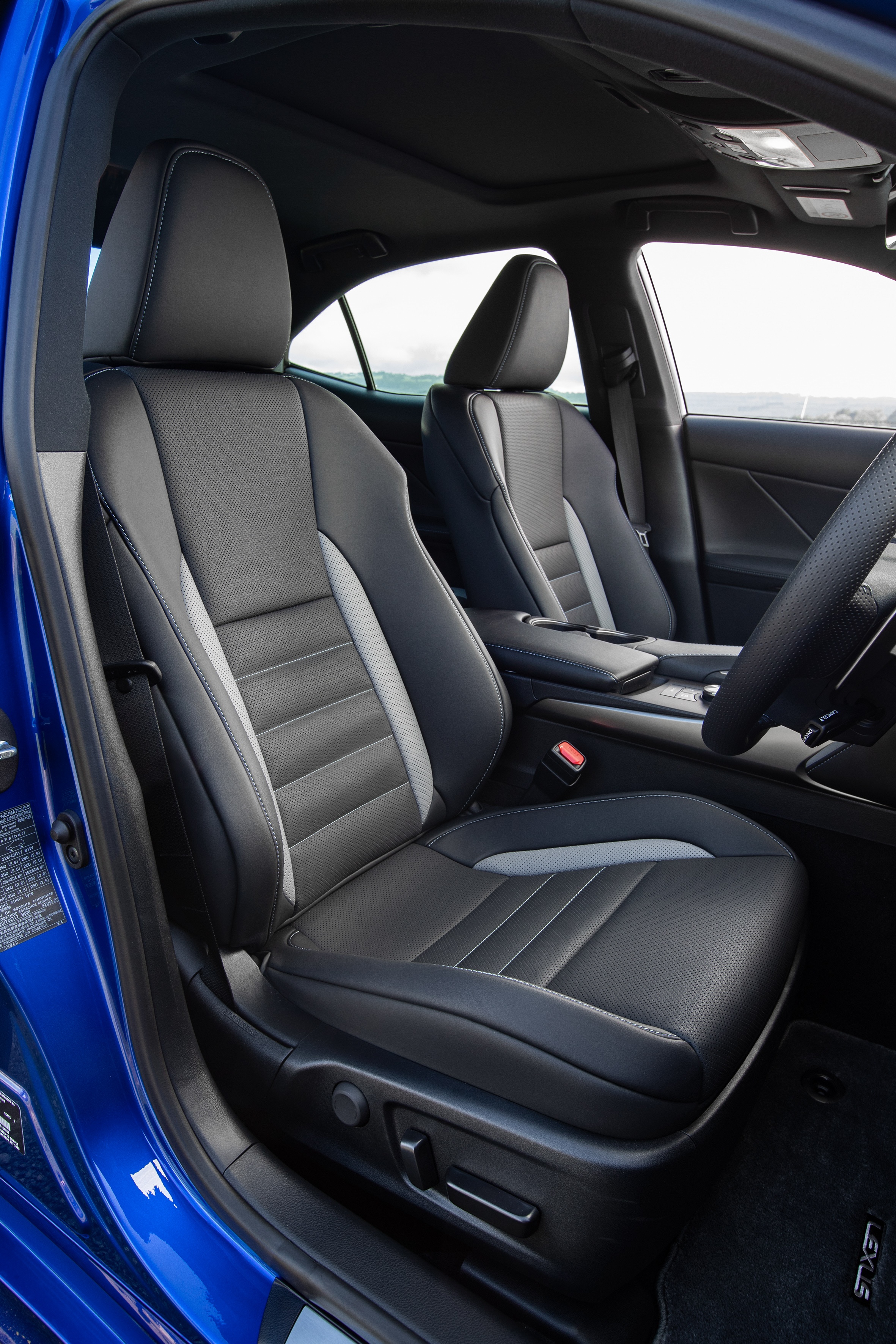 Lexus IS 300 & 350 ra mat phien ban dac biet anh 6